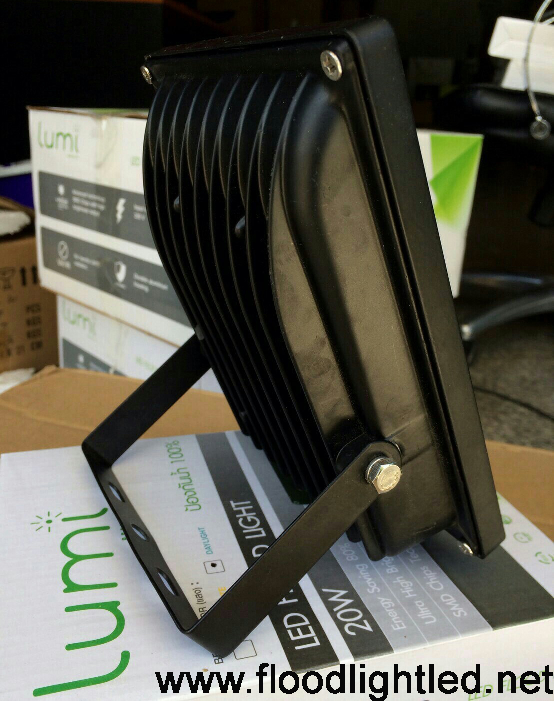 สปอร์ตไลท์ LED Lumi 10w (แสงส้ม)