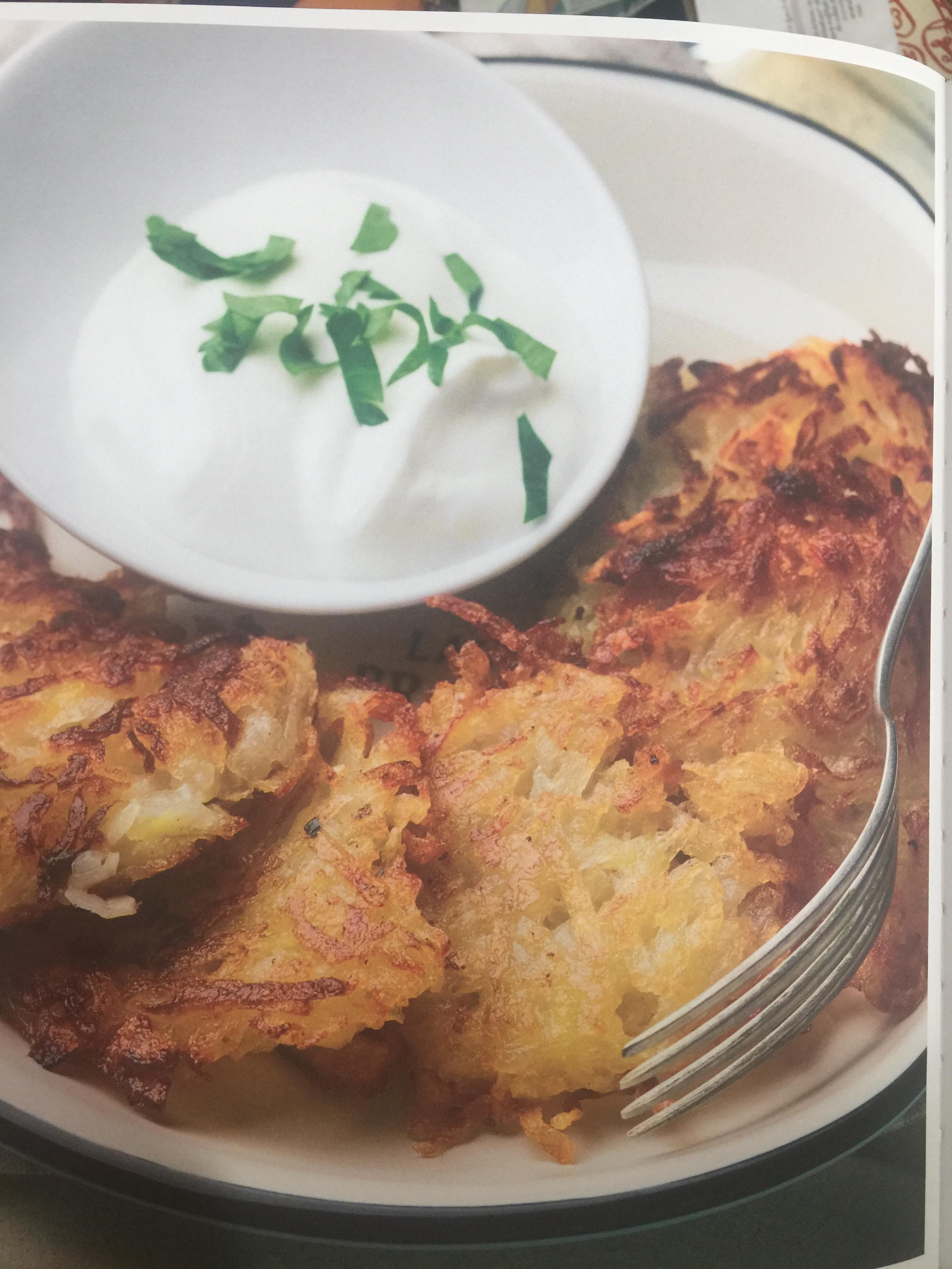 THE SUNDAY DINNER. COOKBOOK. OVER 250 MODERN AMERICAN CLASSICS TO. SHARE WITH FAMILY AND. FRIENDS 0 กก.