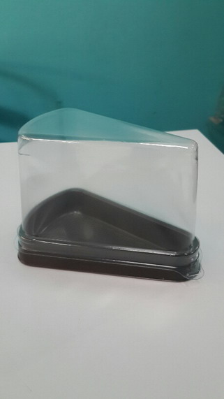 กล่องพลาสติกครอบเค้กสามเหลี่ยมสูง