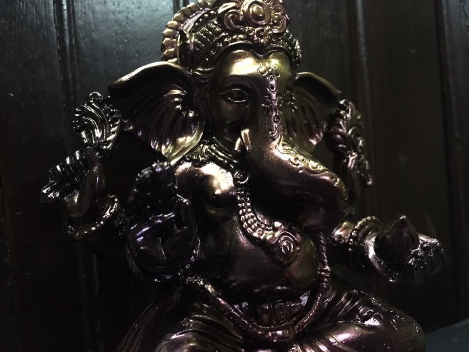 พระพิฆเนศ นั่งบัลลังก์ ประทานพร องค์เล็ก สีม่วงทอง