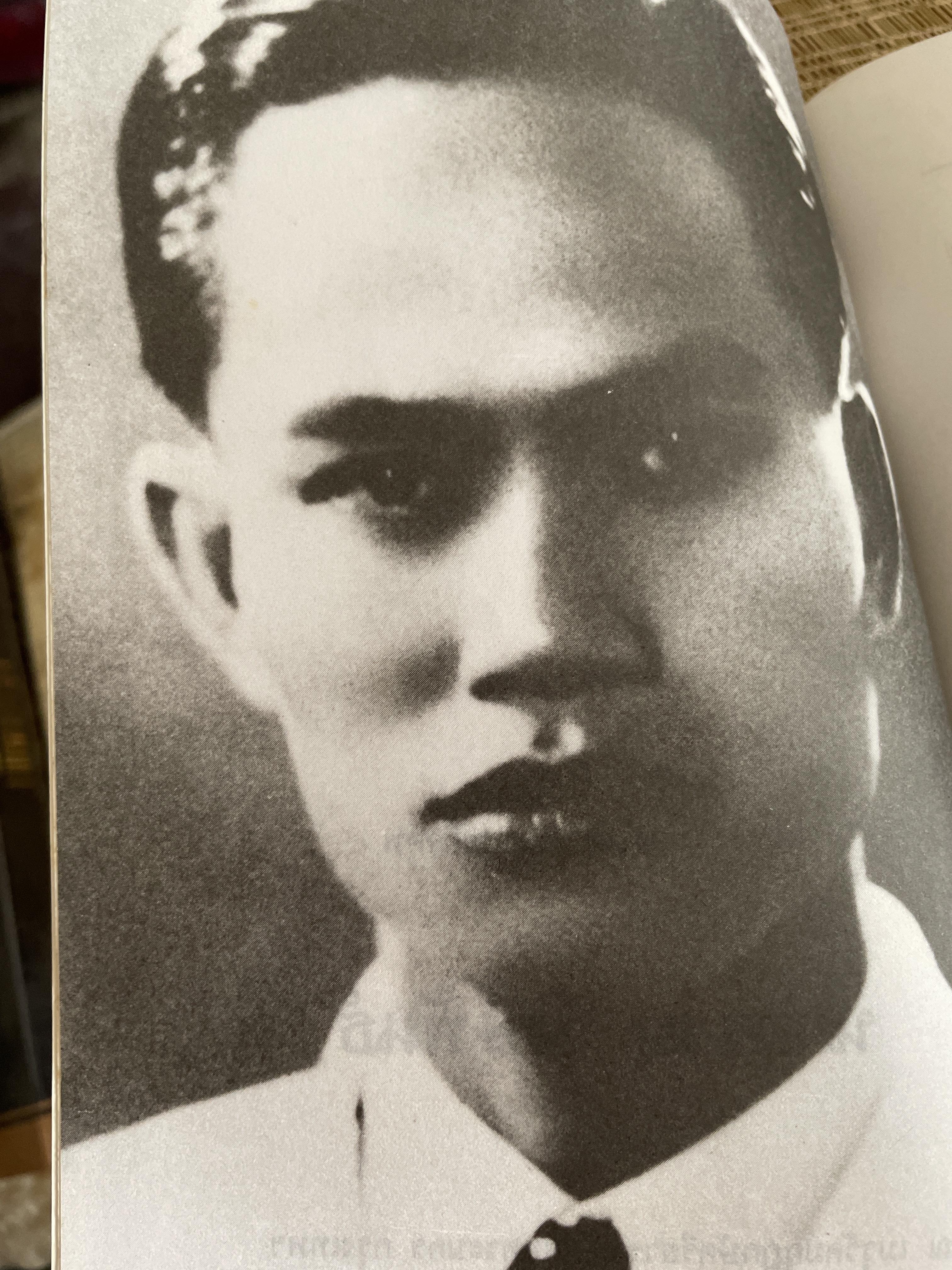 รวม วงษ์พันธ์ วีรบุรุษนักรบของประชาชน เป็นหนังสืออนุสรณ์เนื่องในงานฌาปนกิจศพ ฯ ณ เมรุวัดมกุฎกษัตริยาราม เขตพระนคร กทม วันอาทิตย์ที่ 23 เมษายน พศ. 2538 600 กรัม