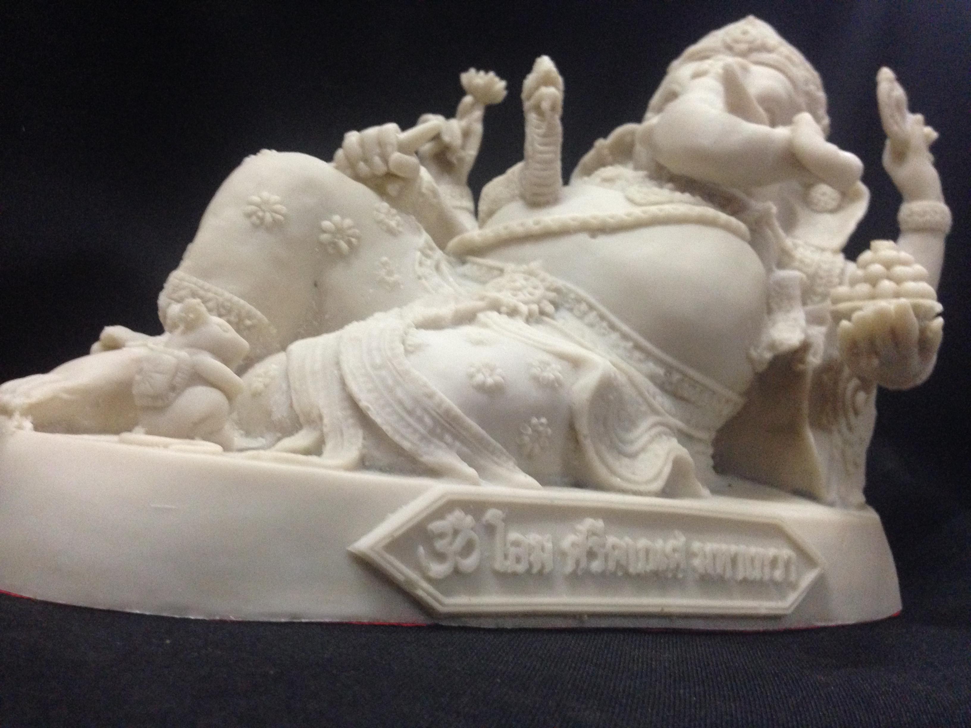 พระพิฆเนศปางนอนเสวยสุข 4 กร เนื้อเรซิ่น สีขาวล้วน