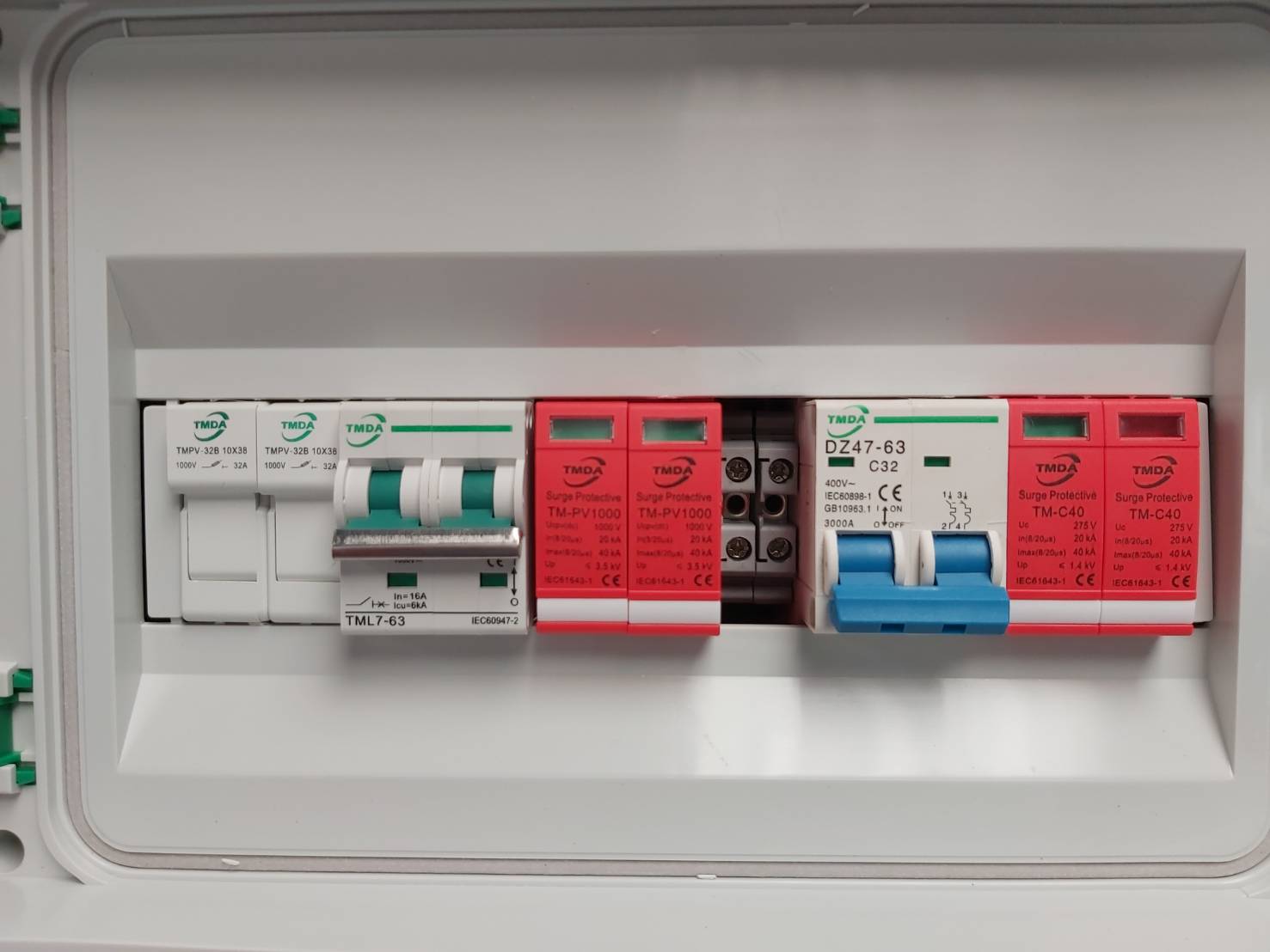 ตู้รวมไฟ ตู้ไฟสำเร็จ Combiner สำหรับขนาด 1.5kW - 3kW(single phase 1String ) แบรนด์ TMDA