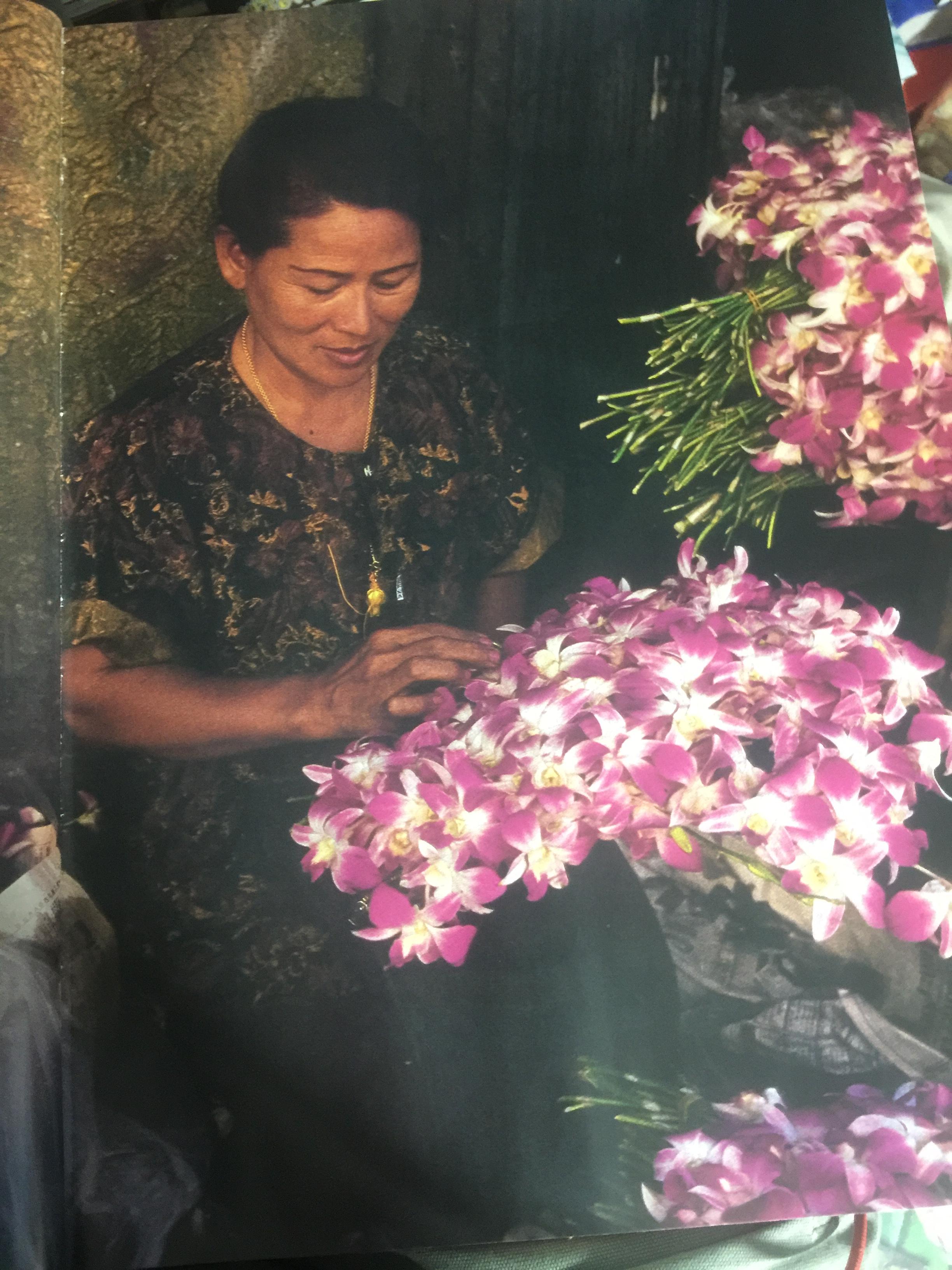 THAILAND A Day in the Life of Thailand. Photographed by more than 50 of the World ‘s best Photojournalists on a single day 750 กรัม