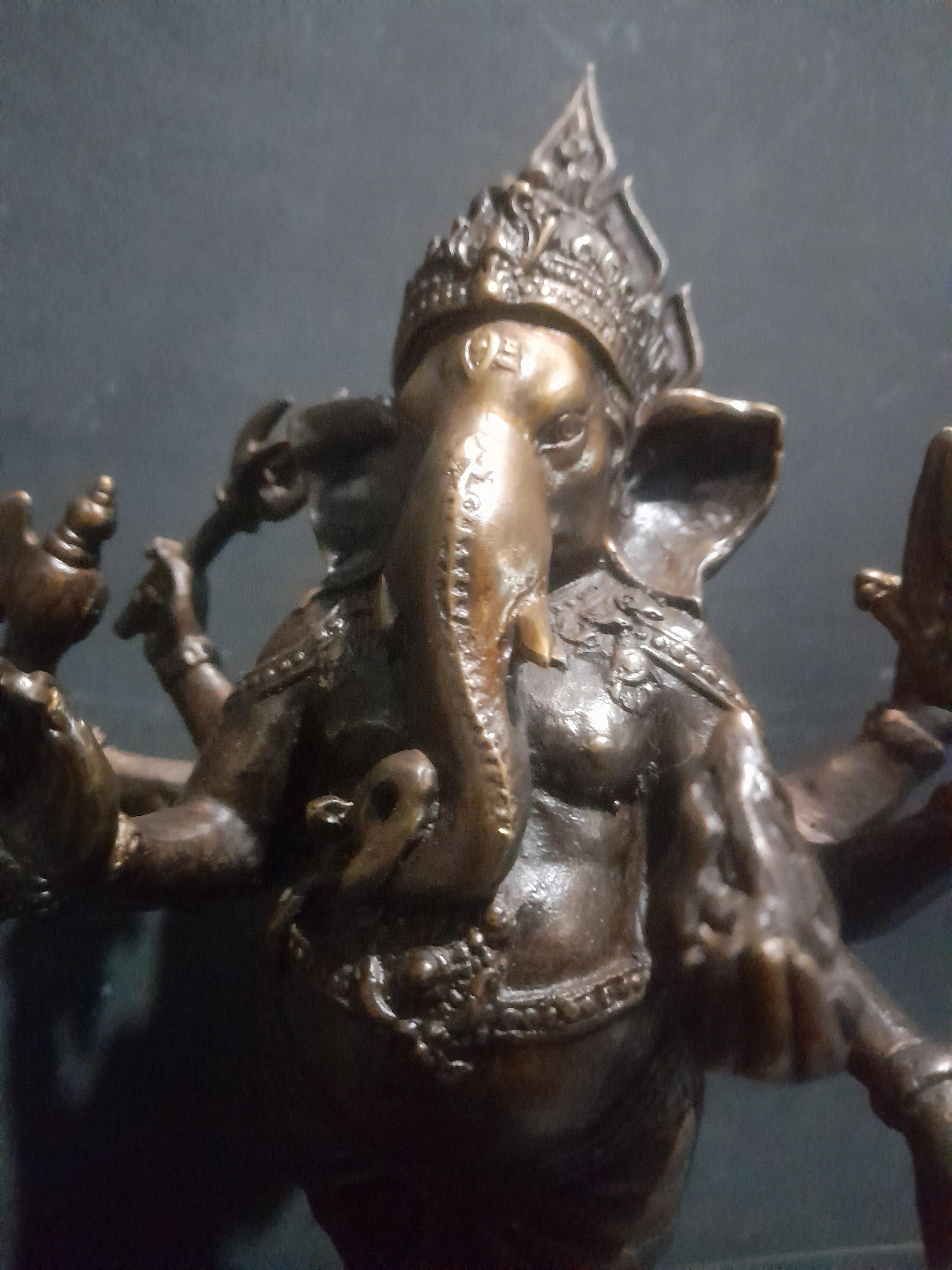 พระพิฆเนตร 8 กร เนื้อทองเหลืองขนาด สูง 8 นิ้ว เหมาะสำหรับข้าราชการ