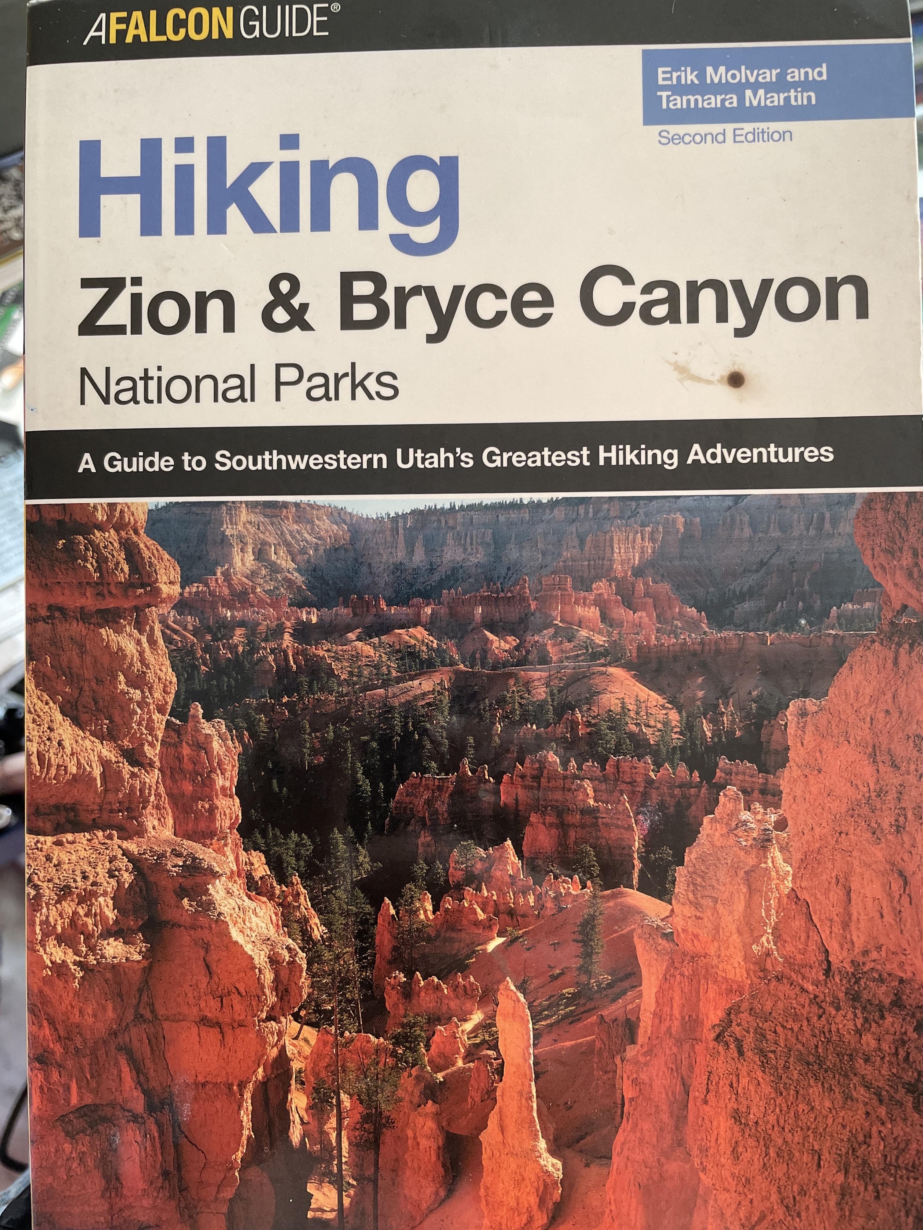 Hiking Zion & Bryce Canyon National Park. A Guide to Southwest Utah’s Greatest Hiking Adventures 1,500 กรัม