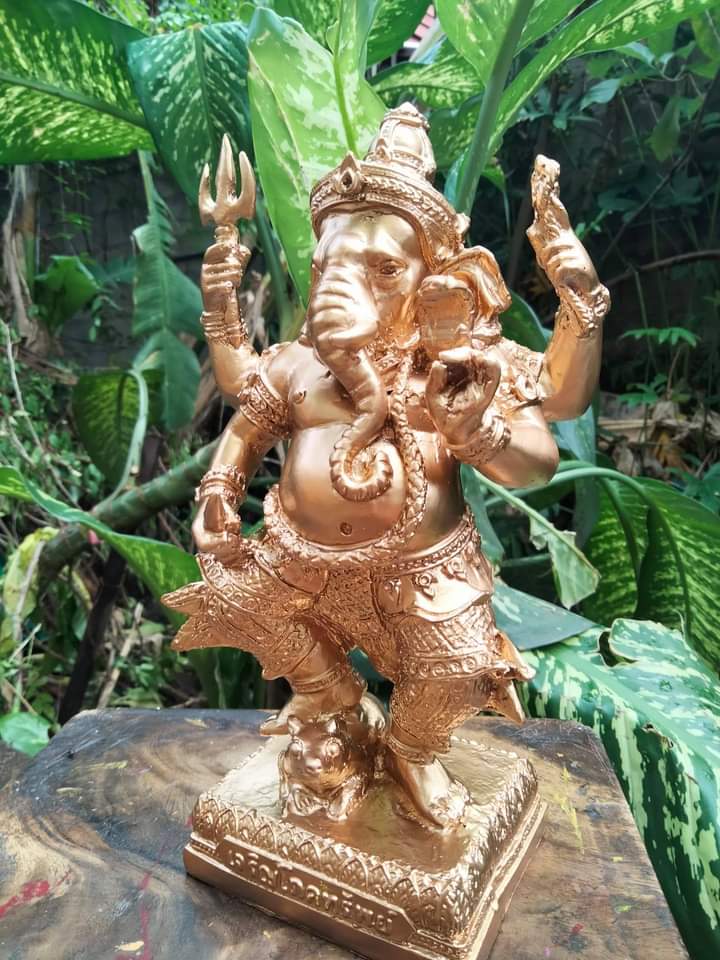 พระพิฆเนศร ปางเจริญโภคทรัพย์ องค์สีทองคำอำพัน ยิ่งเสริมอำนาจและบารมีครับ...