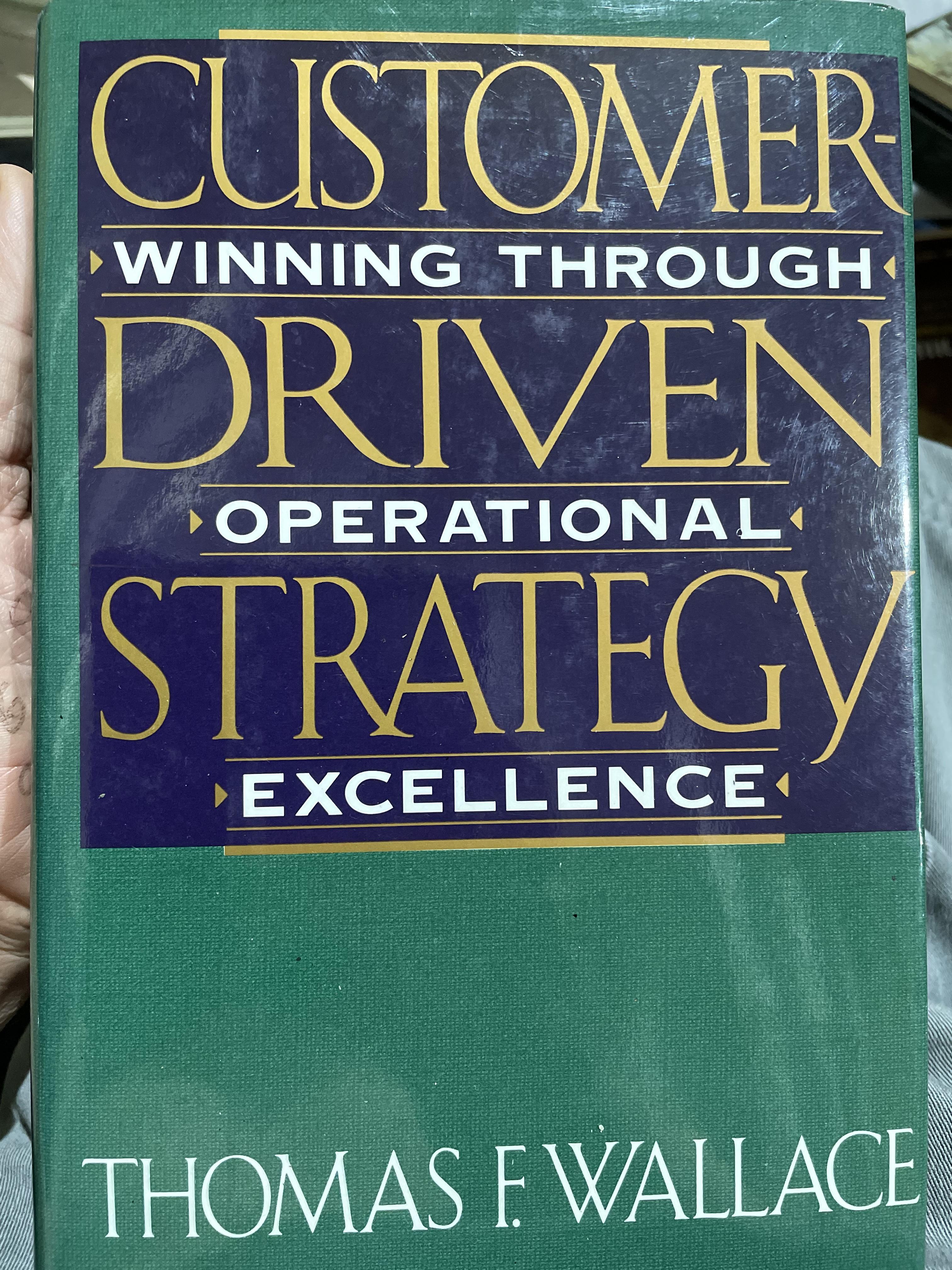 CUSTOMER-DRIVEN STRATEGY. WINNING THROUGH OPERATIONAL. EXCELLENCE. ผู้เขียน THOMAS F.WALLACE 0 กก.