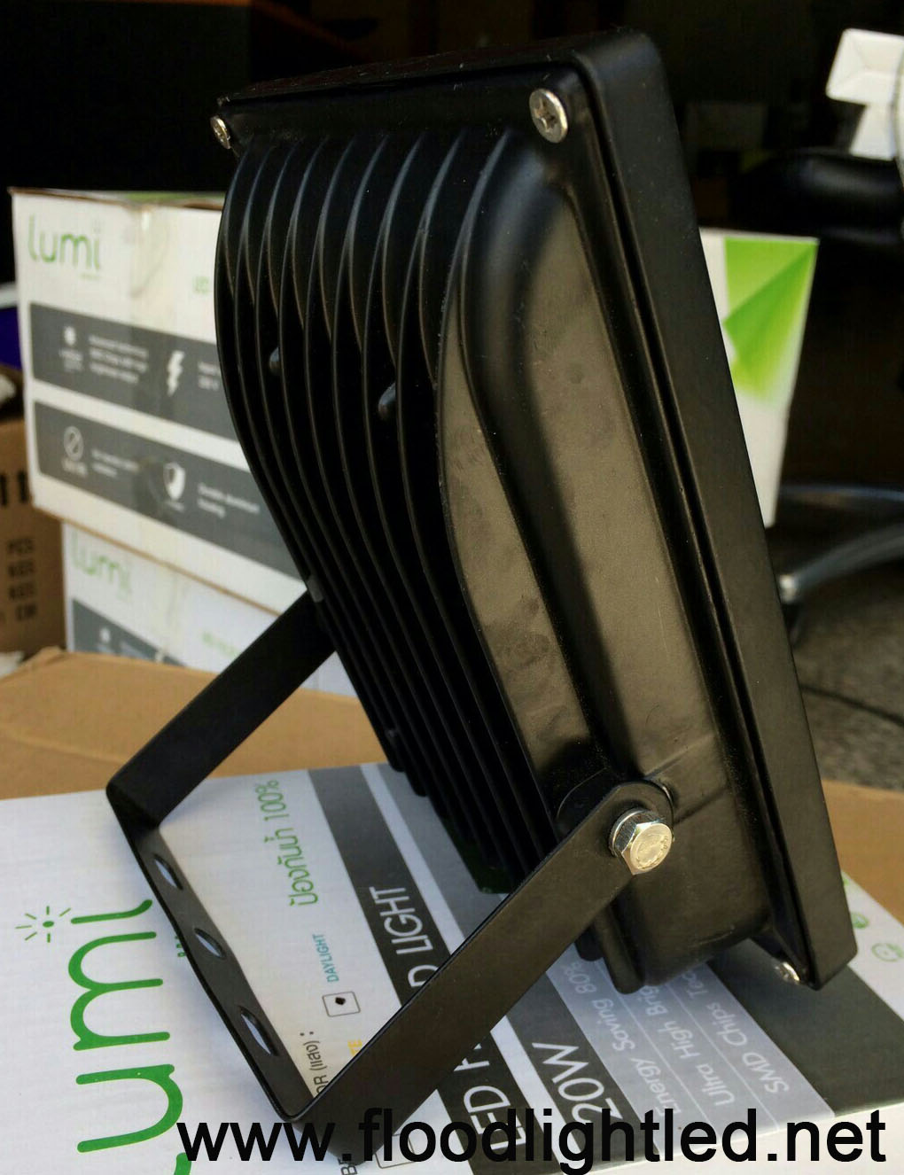 สปอร์ตไลท์LED Lumi 20w (แสงส้ม)