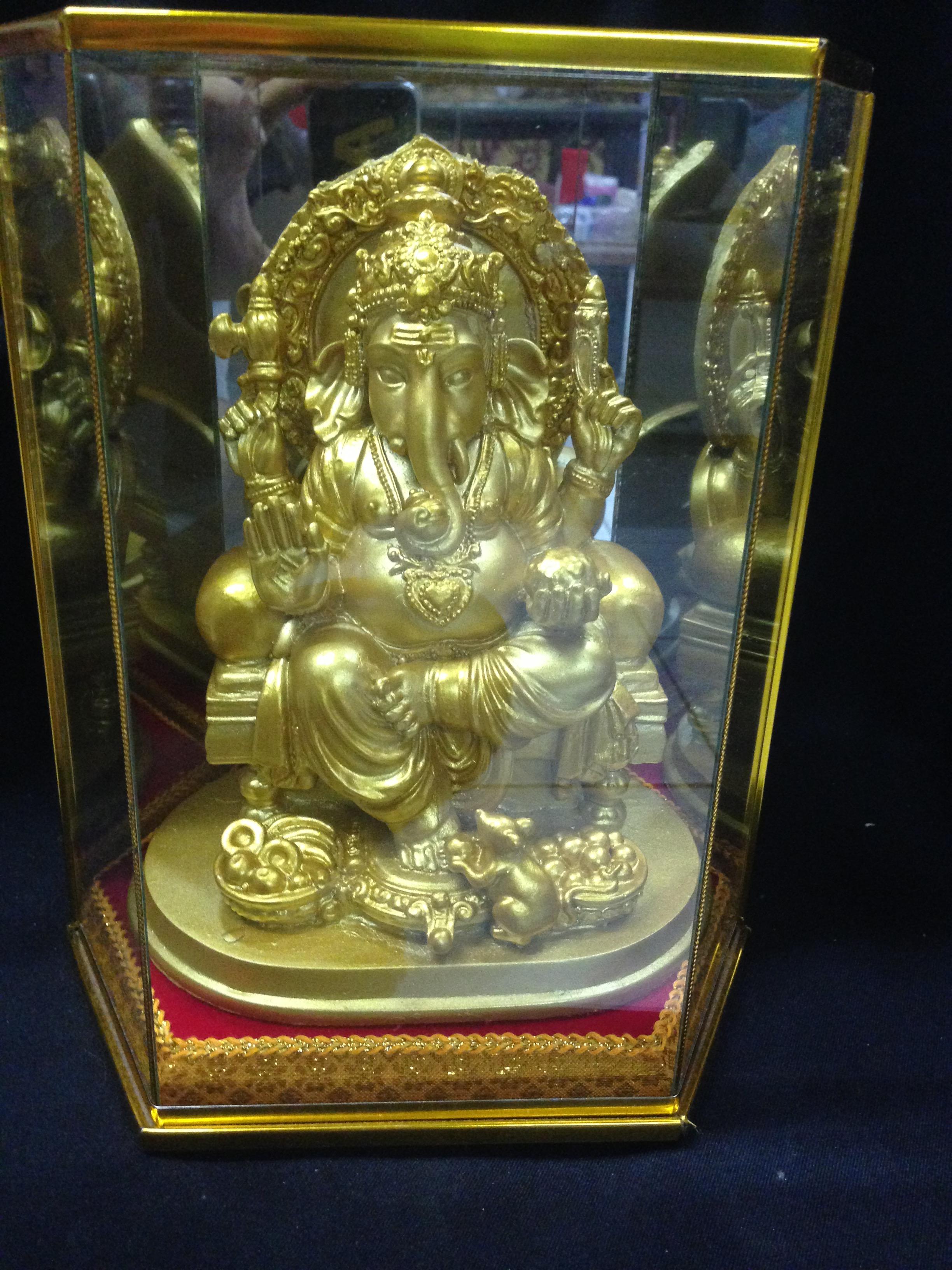 พระพิฆเนศ ปางนั่งบัลลังก์ สีทอง