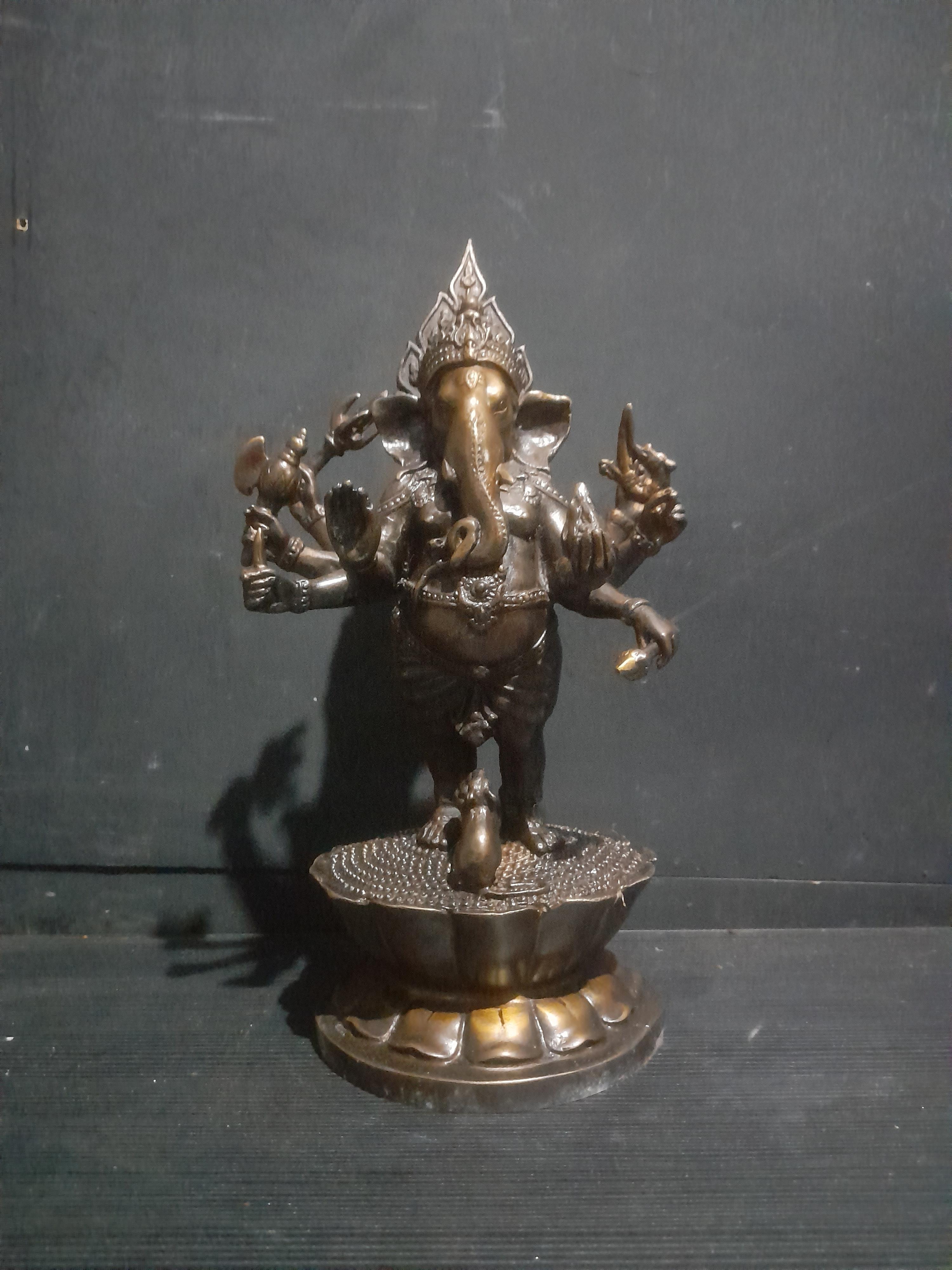 พระพิฆเนตร 8 กร เนื้อทองเหลืองขนาด สูง 8 นิ้ว เหมาะสำหรับข้าราชการ