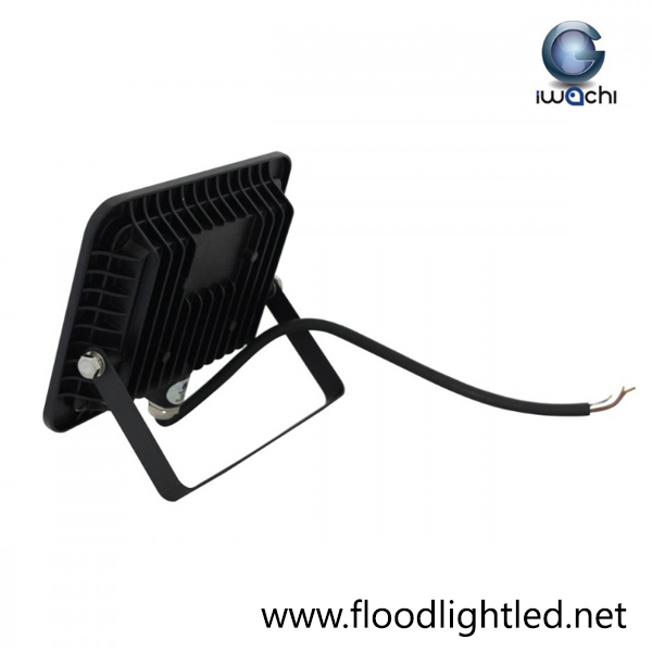 สปอร์ตไลท์ LED 50w รุ่นบาง ยี่ห้อ Iwachi (แสงขาว)