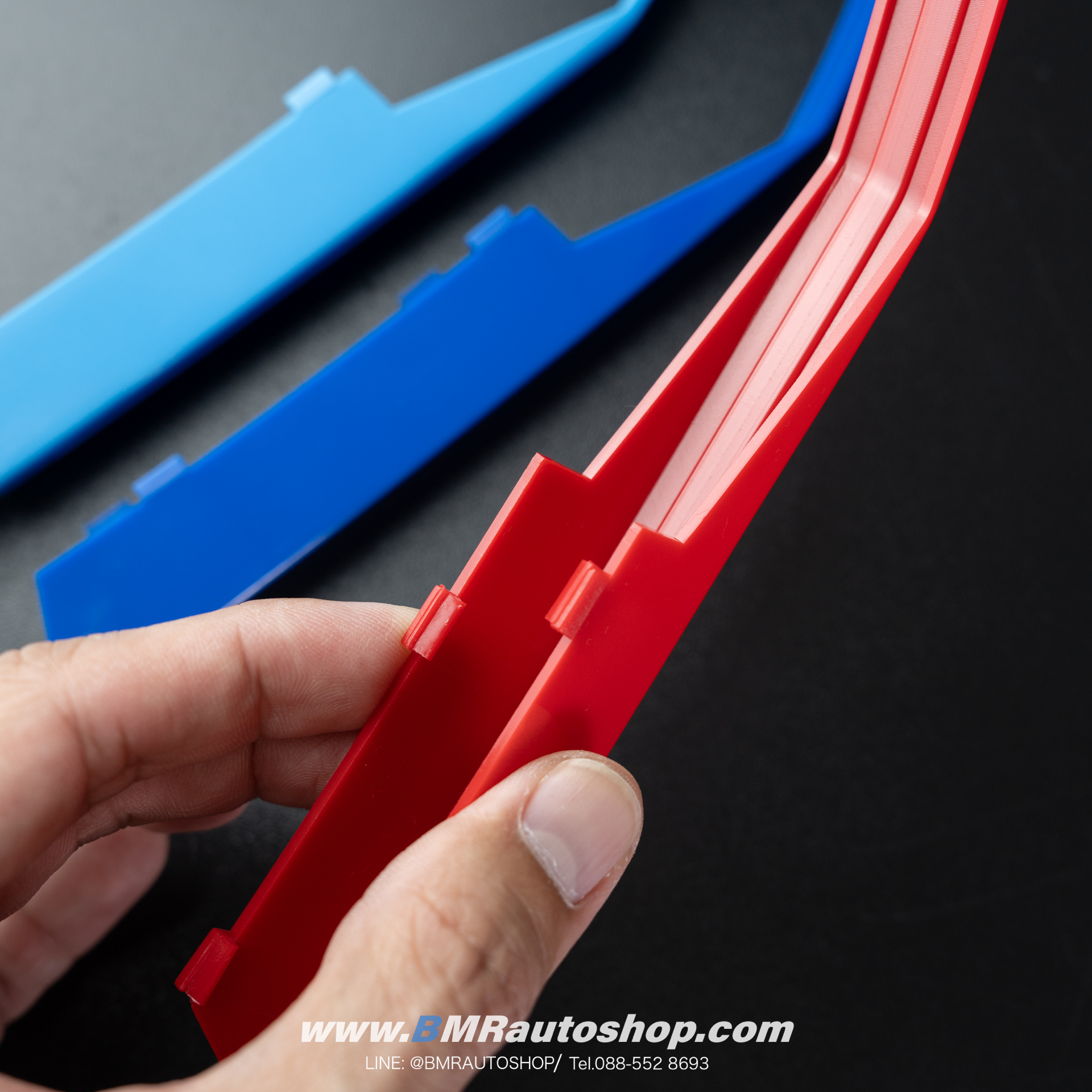 แถบสีพลาสติก M ติดกระจังหน้า BMW i5 / 5series G60