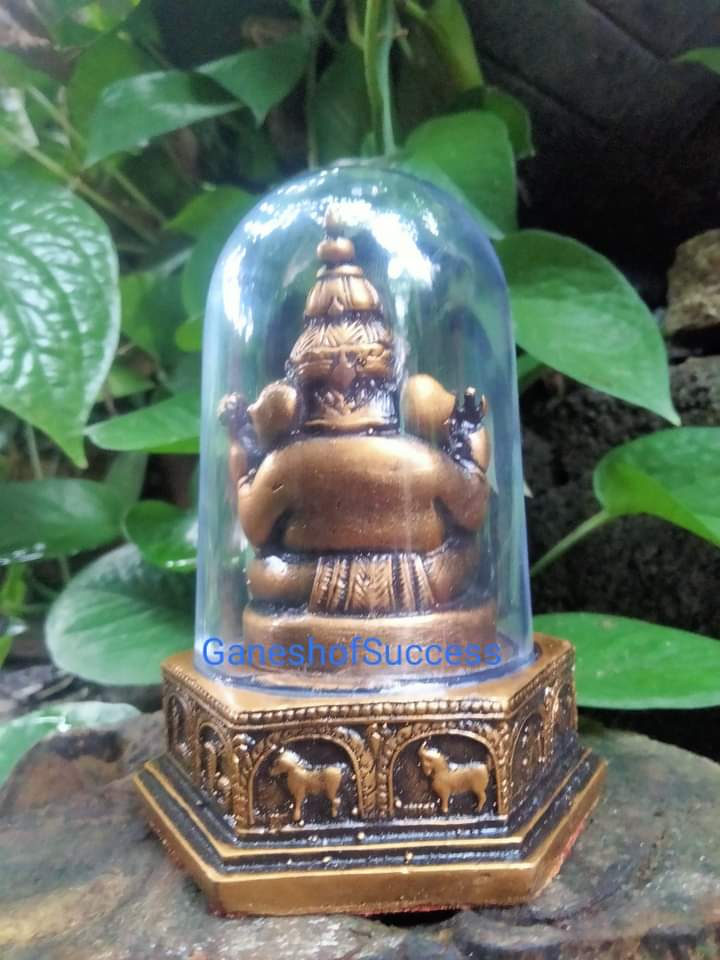 พระพิฆเนศ ปางมหาเศรษฐี ครอบแก้ว ฐาน6เหลี่ยม 12 นักษัตร
