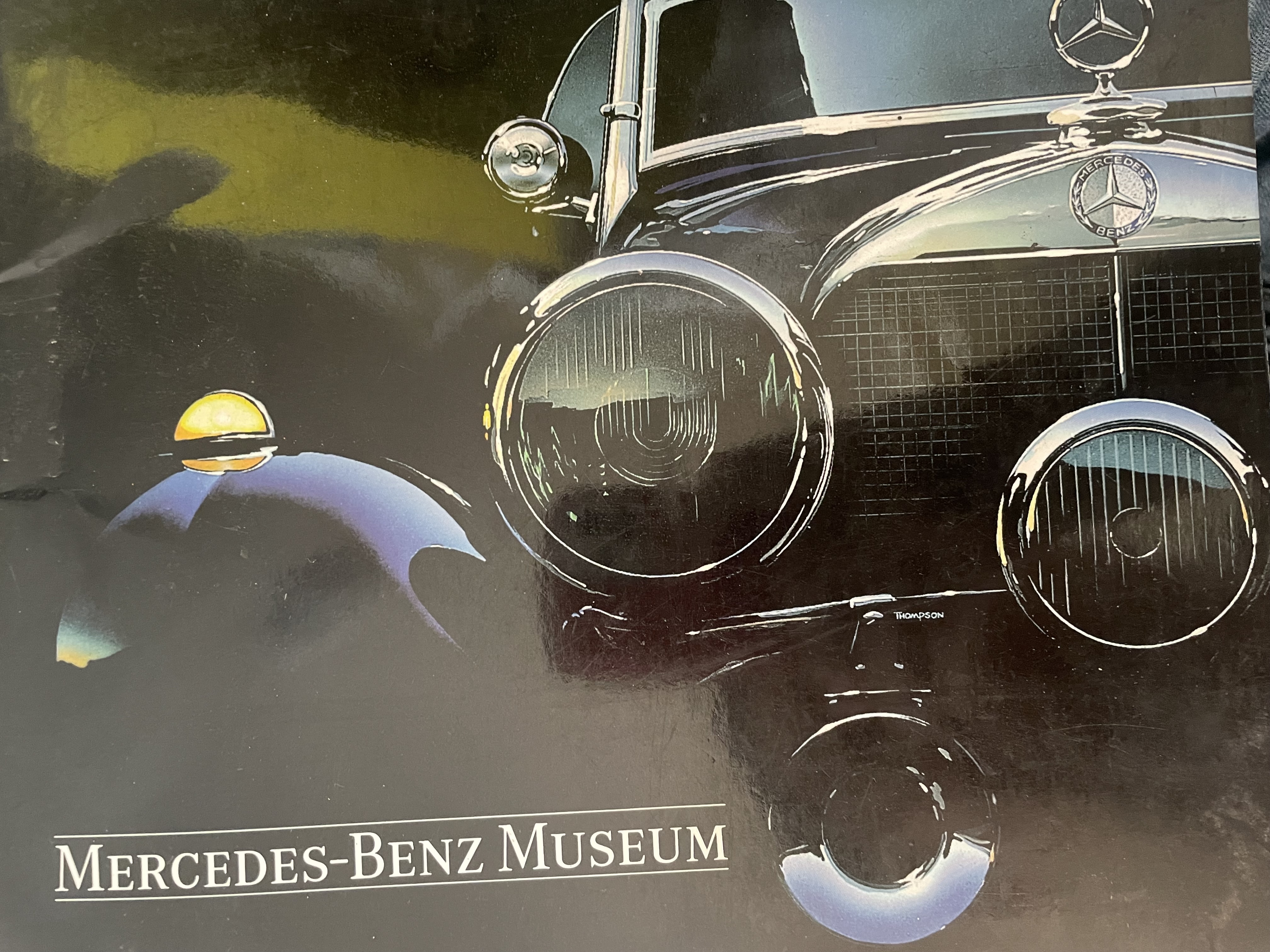 Mercedes- Benz Museum. เป็นหนังสือมือสองสภาพดี 1,400 กรัม