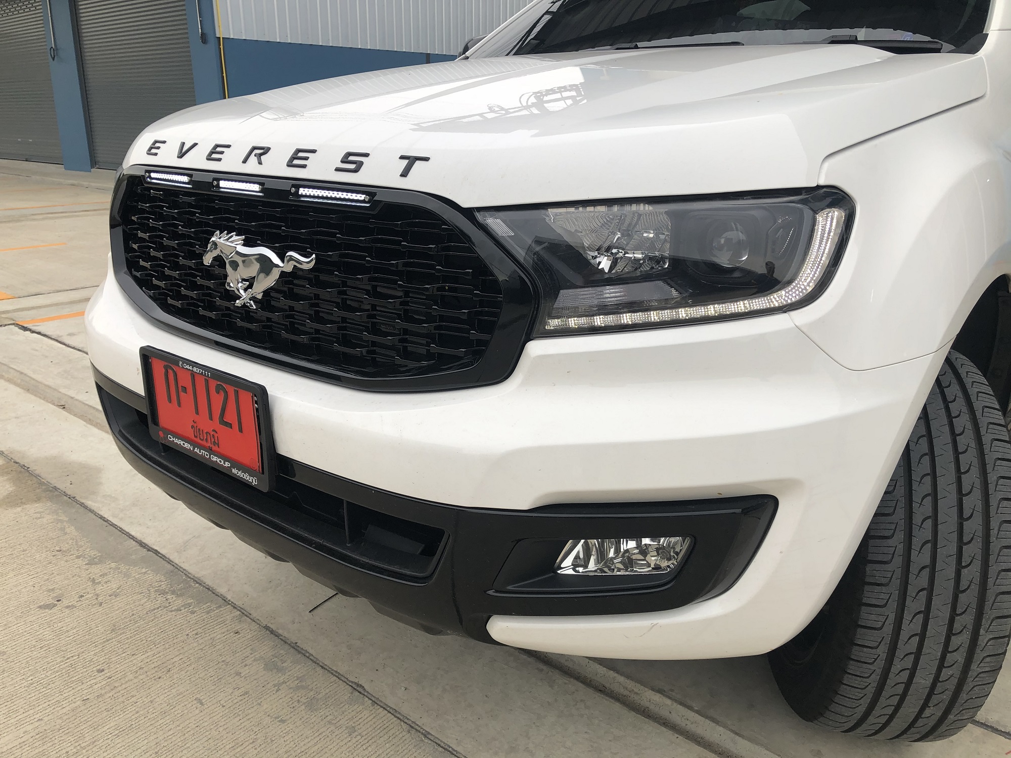 กระจังทรงมัสแตง Foro Everest 2.2/3.2 2015-2018 สีดำเงา