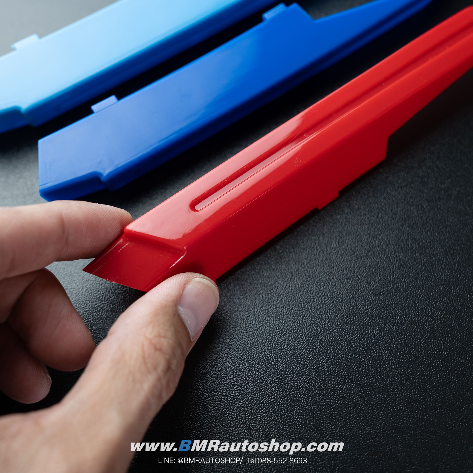 แถบสีพลาสติก M ติดกระจังหน้า BMW i5 / 5series G60