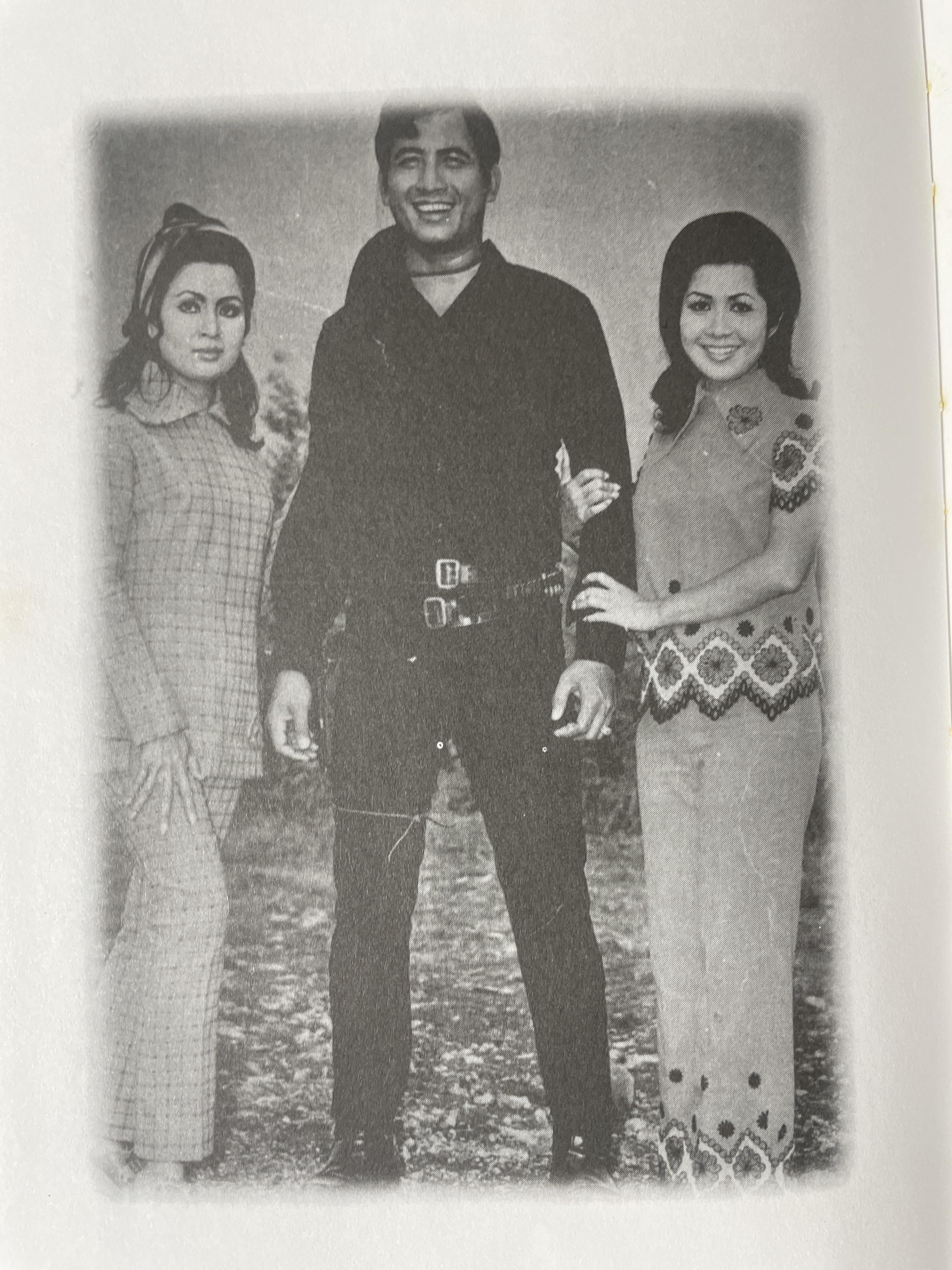 บันทึกชีวิตรัก มิตร ชัยบัญชา ผู้เขียน กิ่งดาว ดารณี 4 กก.