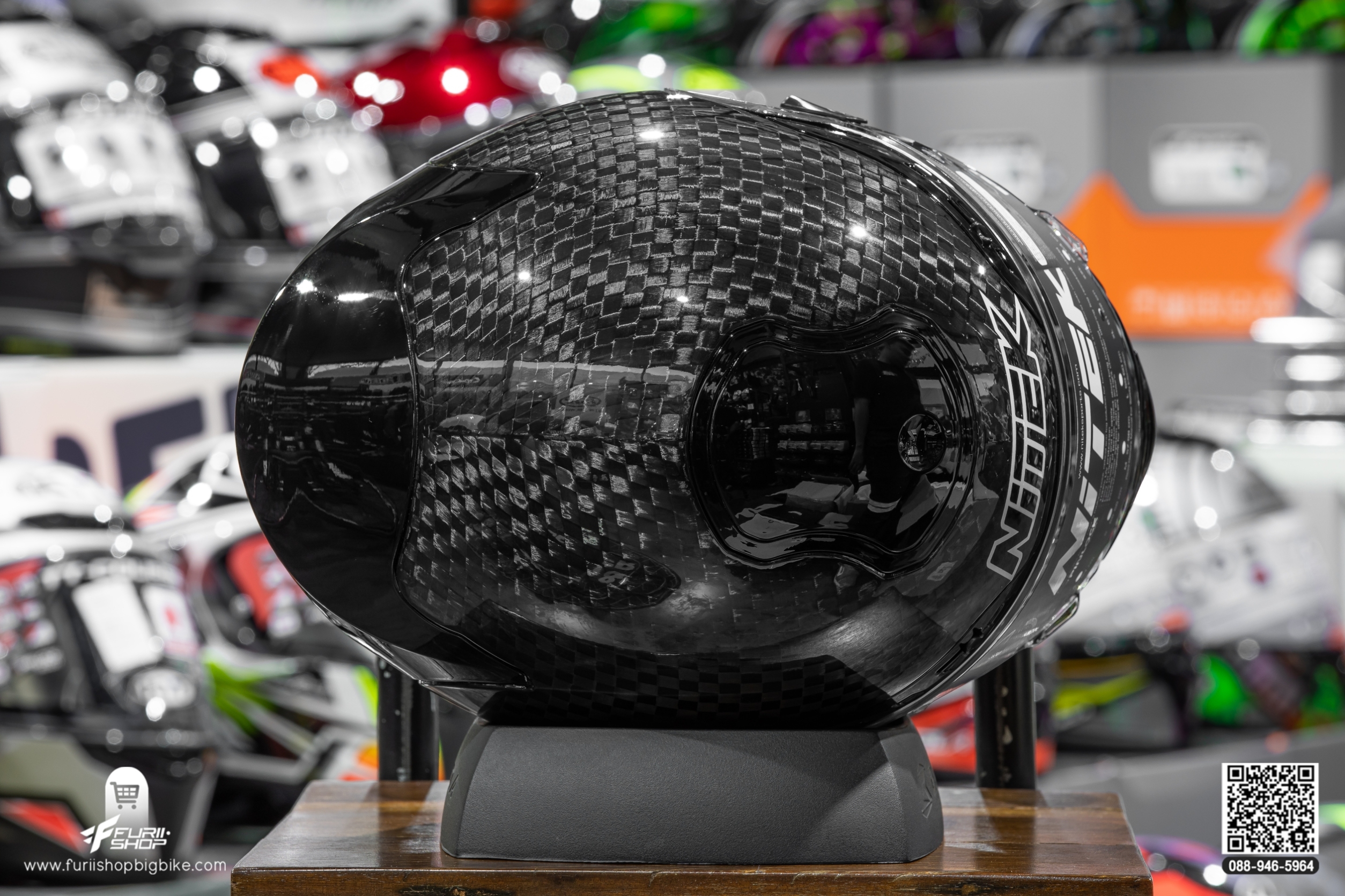 หมวกกันน็อค Nitek P1 Black Carbon 12 K