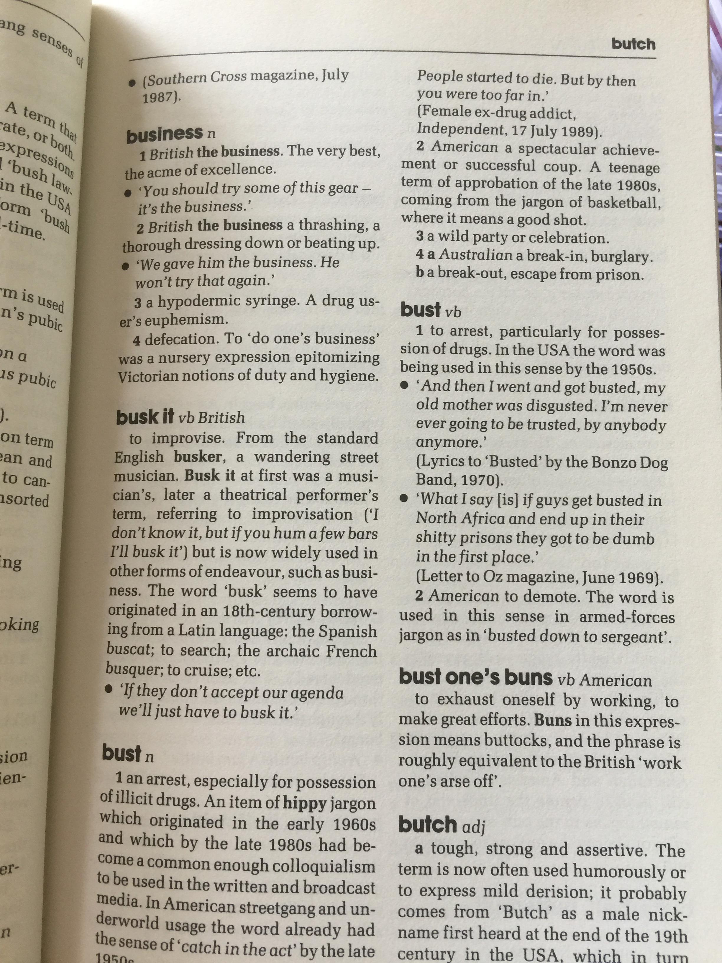 THE DICTIONARY OF CONTEMPORARY SLANG. more than 5,000 racy and raffish colloquial. ผู้เขียน Tony Thorne 800 กรัม