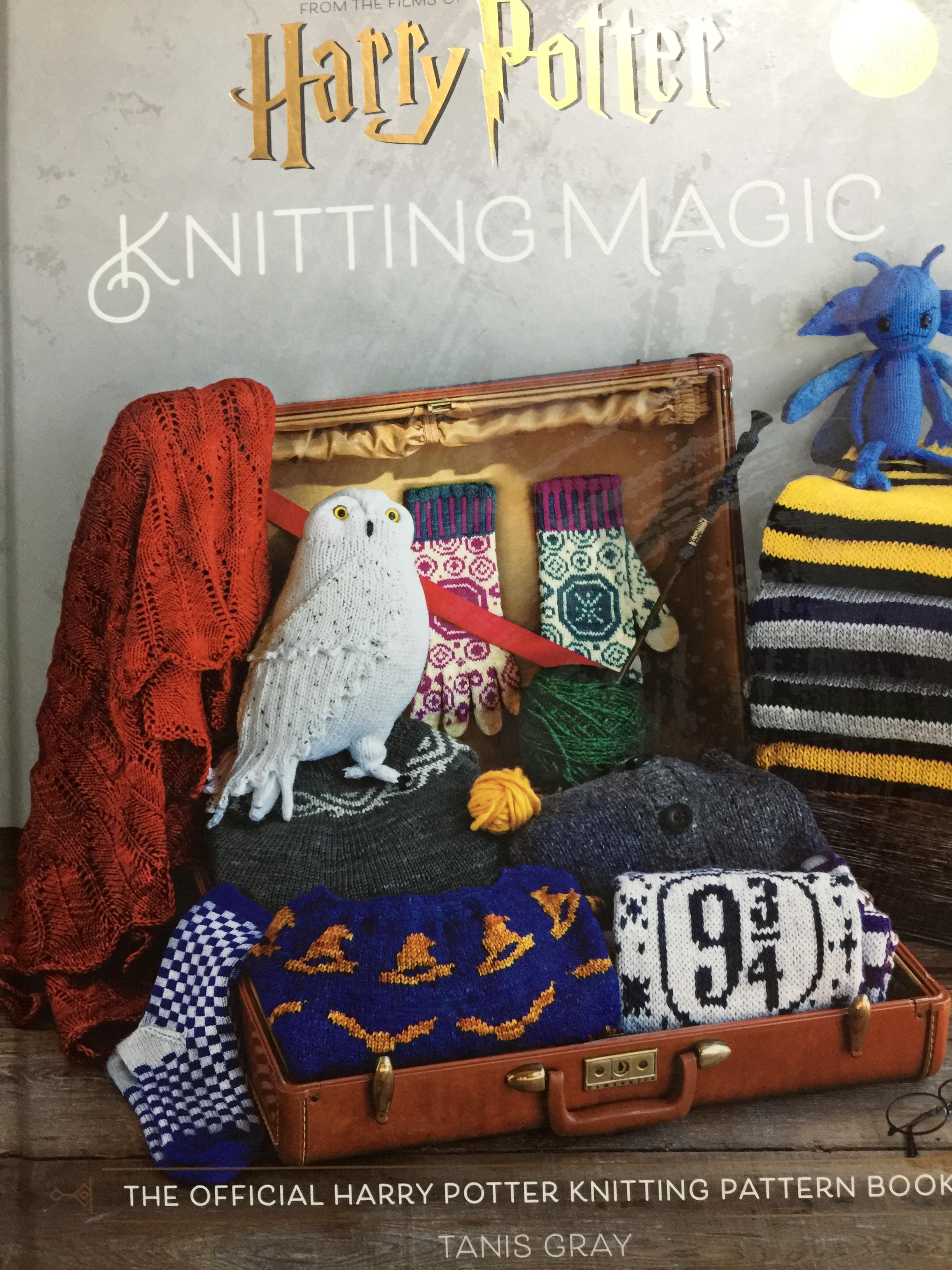 FROM THE. FILM OF. Harry Potter. KNITTINดีG MAGIC THE OFFICIAL HARRY POTTER KNITTING PATTERN BOOK. 4,500 กรัม