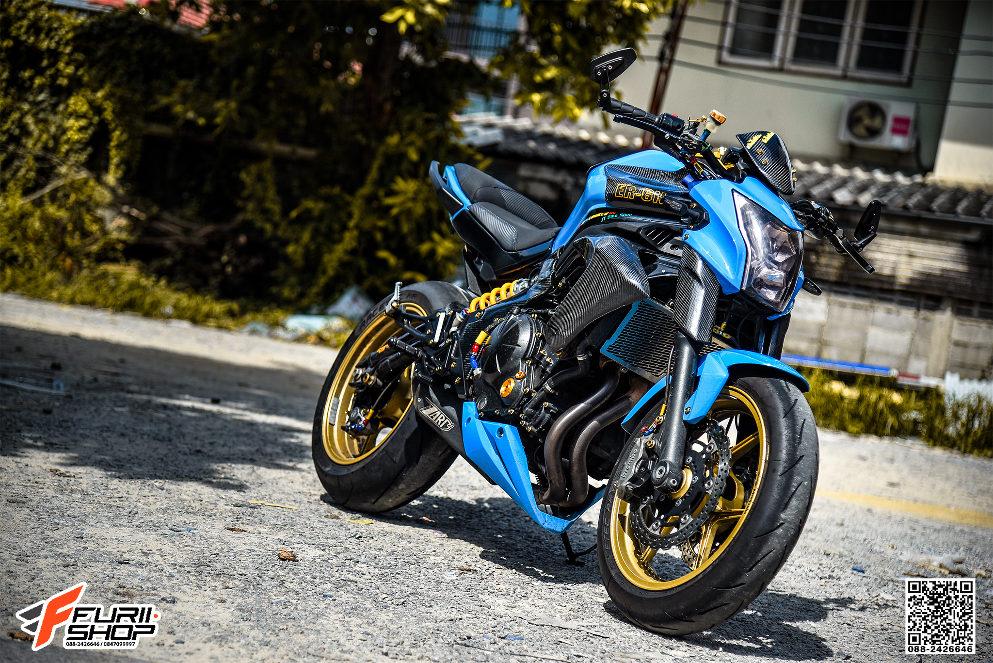 สายHEL KAWASAKI ER6N เดินทางเดิม หลัง สายCARBON ข้อต่อEARL'S หัวเบนโจสีแดง