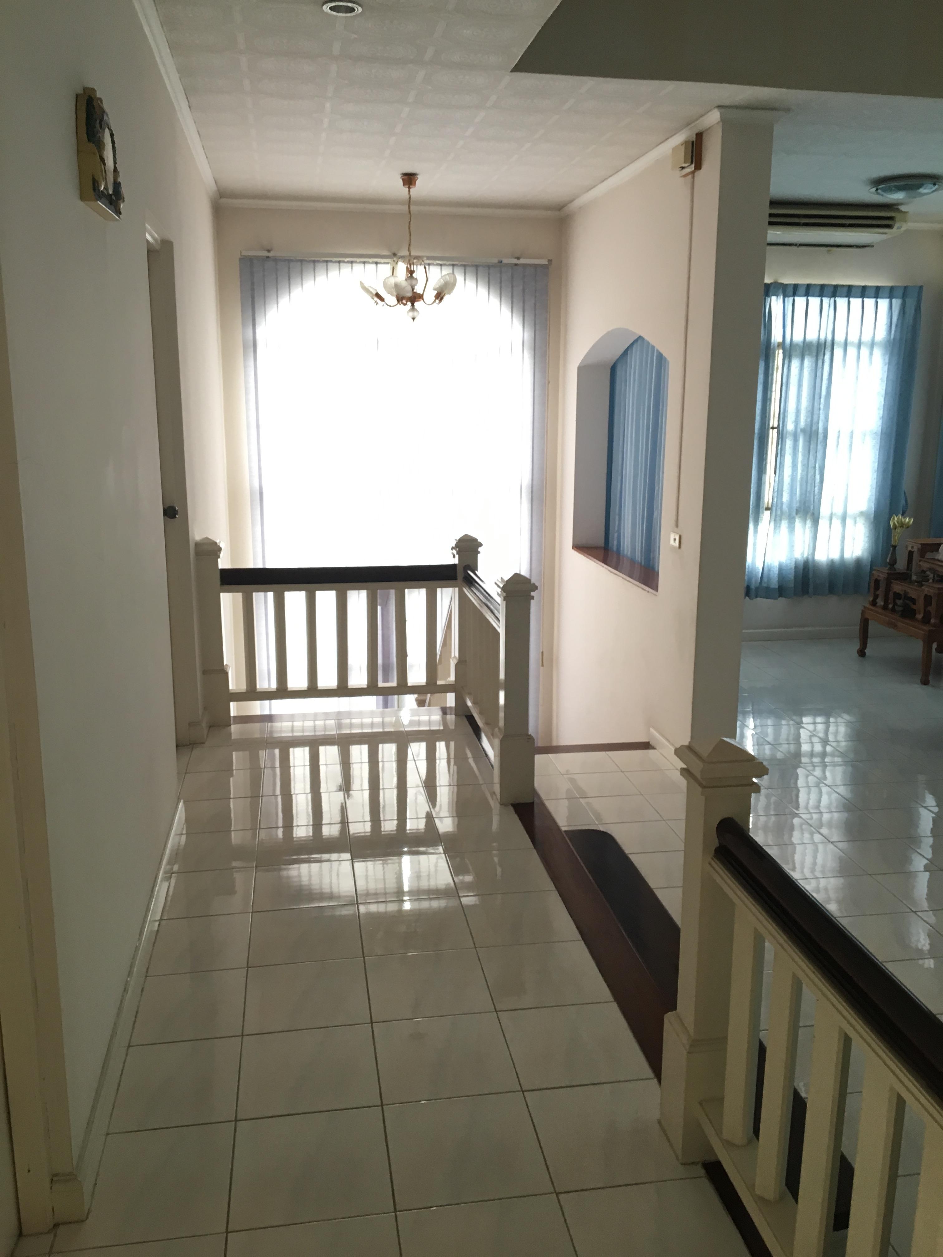 หมู่บ้าน นันทวัน-กาญจนาภิษก 79ตรว. 3นอน3น้ำ 1ห้องรับแขก 1ห้องโถง 1ห้องครัว ที่จอดรถ 2คัน โครงการติดถนนกาญจนภิเษก ระบบรักษาความปลอดภัย 24 ชม.