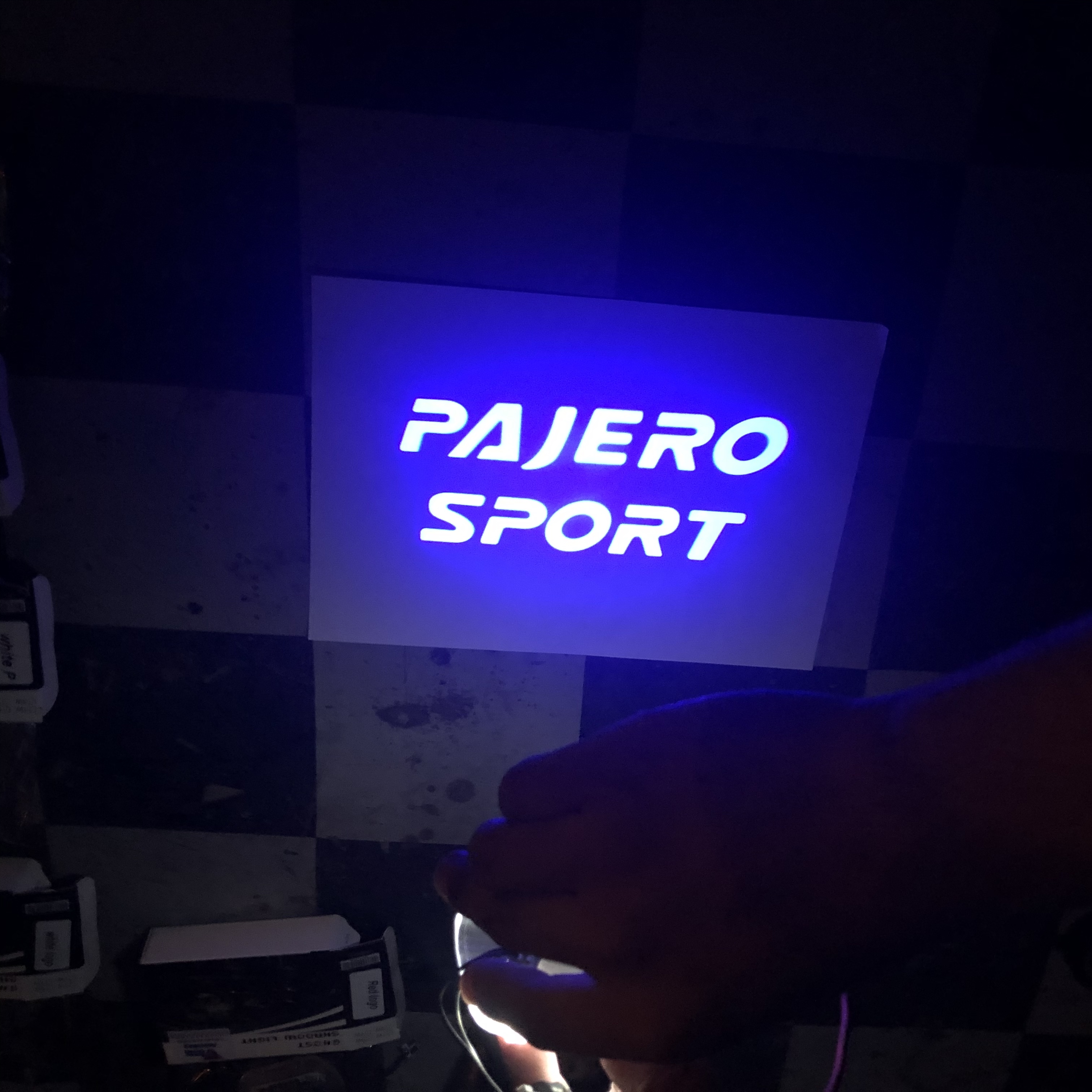 ไฟส่องประตู Pajero Sport (ตัวหนังสือ สีน้ำเงิน)