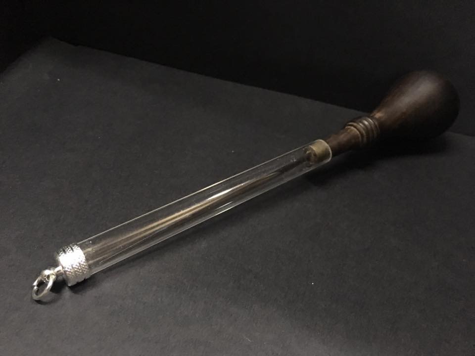 มีดแทงหยวก ผลิตโดยช่างที่มีประสบการณ์กว่า 15 ปี จับถนัด ใบมีดอย่างดี ด้ามไม้ทำจากไม้แท้ไม่จกตา