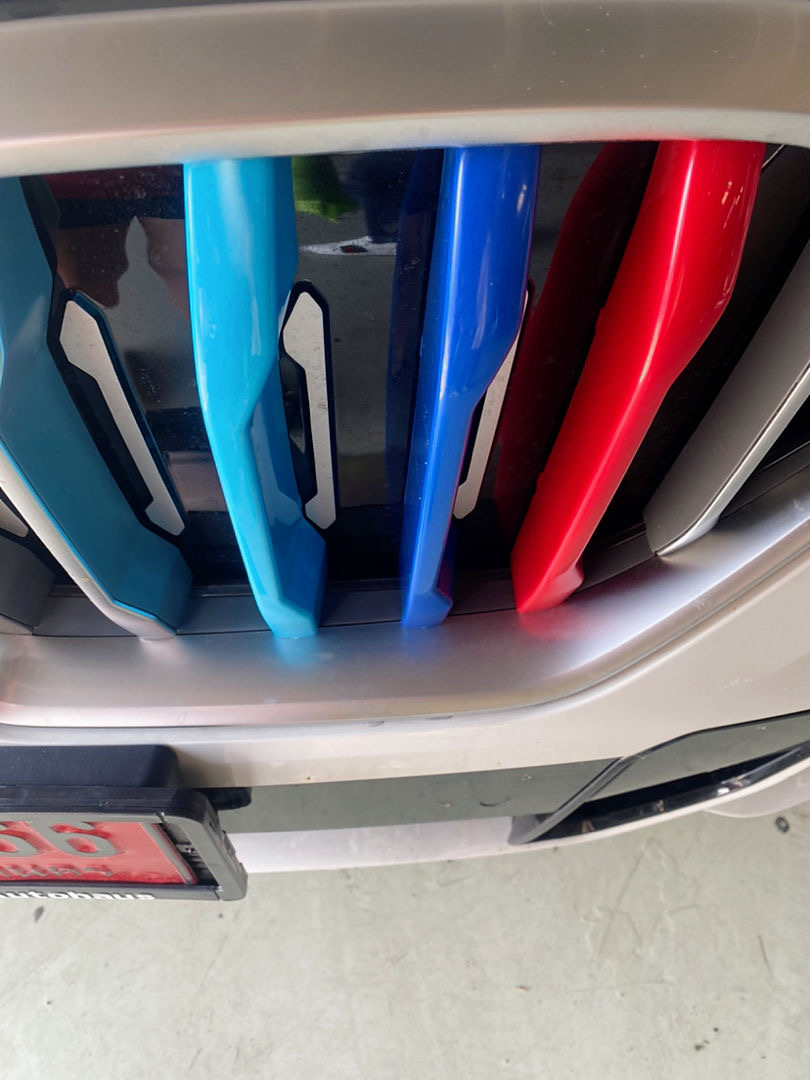 แถบสีพลาสติก M ติดกระจังหน้า BMW X6 2019-2023 ( G06 )