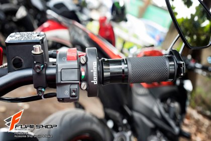 ประกับคันเร่ง Domino XM2 สีดำ