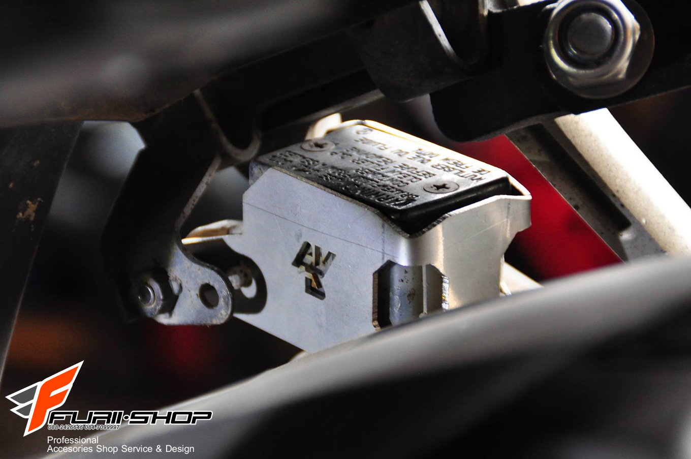 การ์ดครอบกระปุกน้ำมันเบรคหลัง Honda CB500X F R