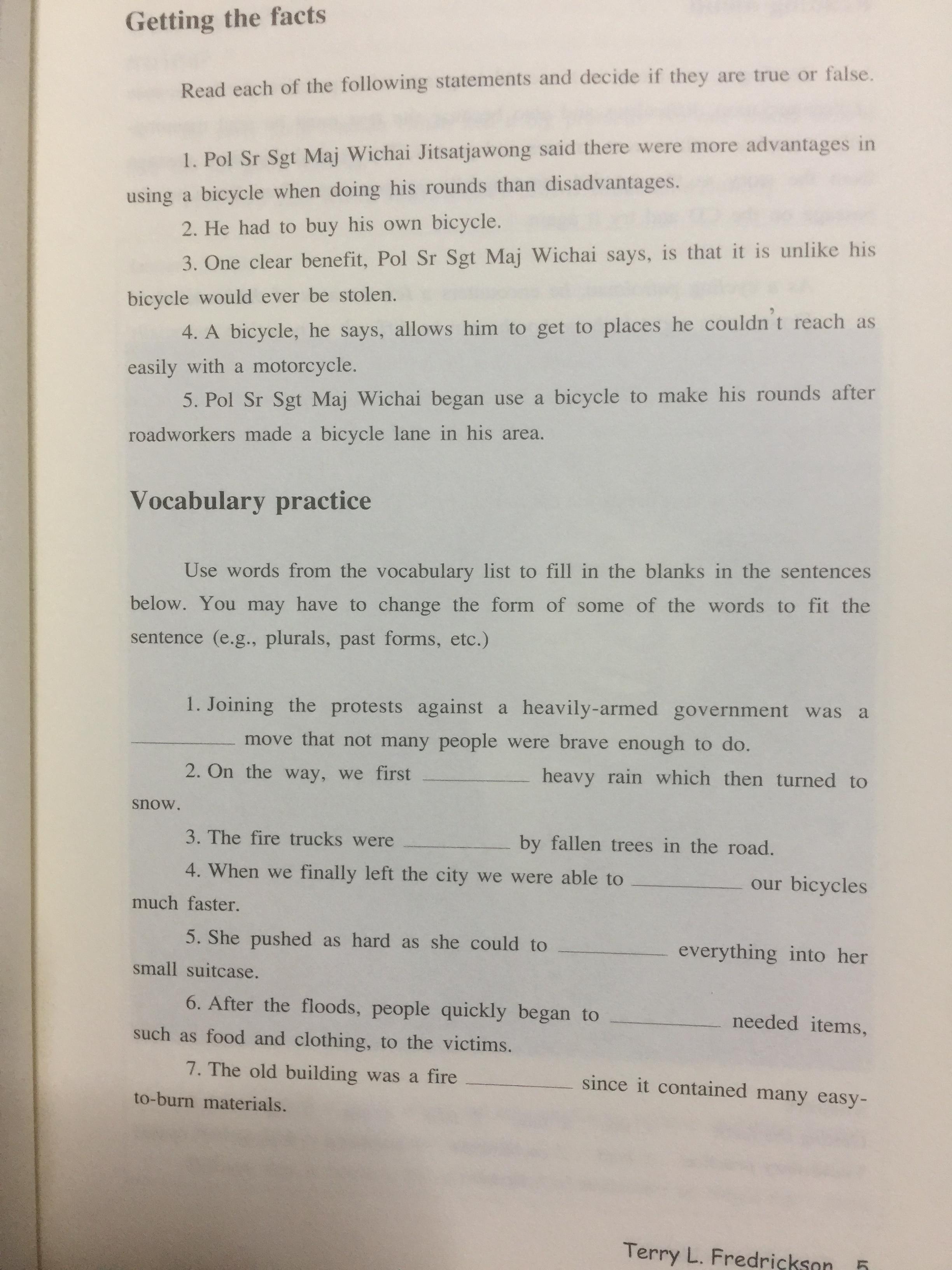 ข่าวภาษาอังกฤษอ่านง่ายปี 3 Easy English News the third พร้อมซีดีเสียง 0 กก.