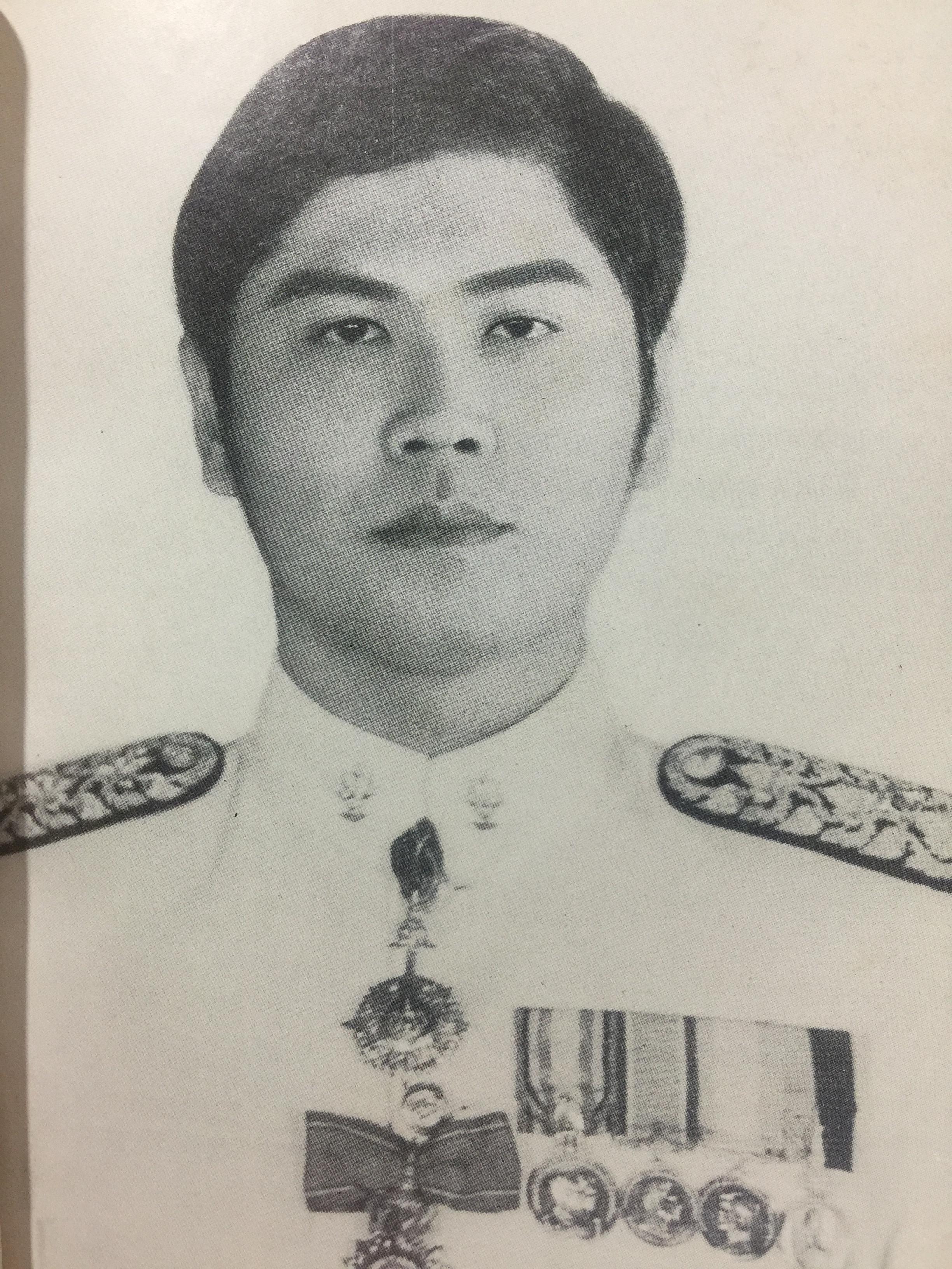 ปรีดี.สุจริตกุล. หนังสือที่ระลึกในงานพระราชทานเพลิงศพ ณ เมรุวัดไชธาราราม(วัดฉลอง) อำเภอเมือง จังหวัดภูเก็ต วันที่ 27 เมษายน ปี 2526 800 กรัม