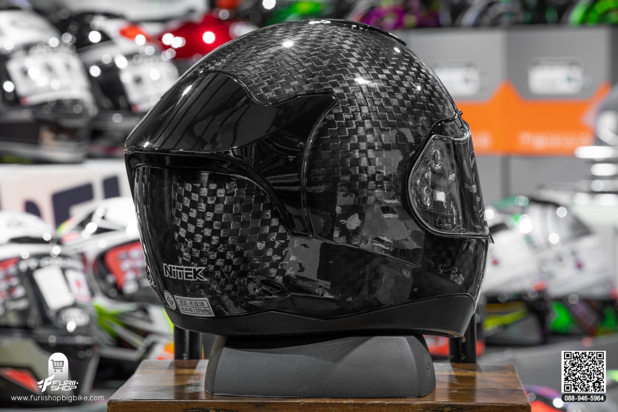 หมวกกันน็อค Nitek P1 Black Carbon 12 K