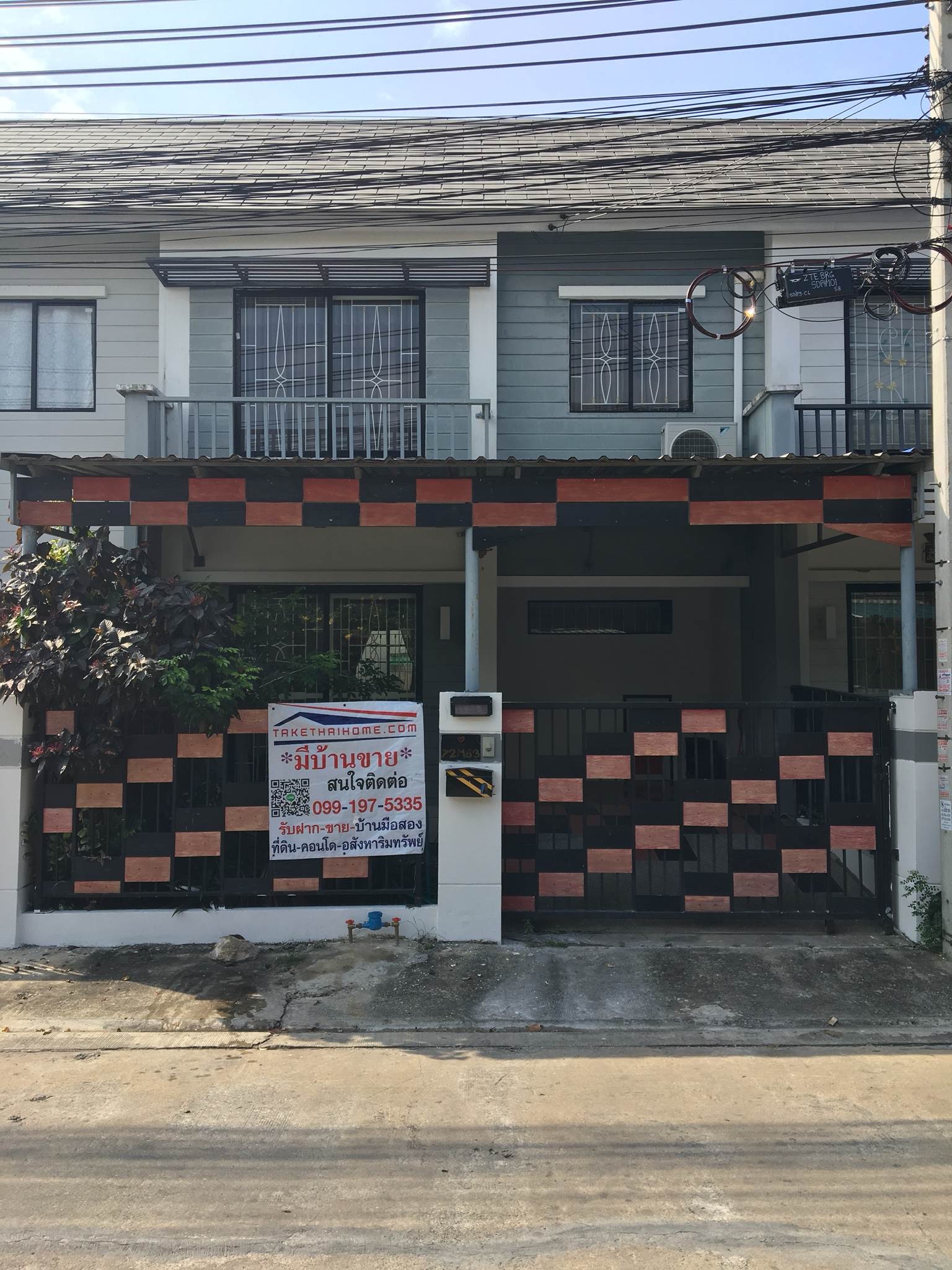 หมู่บ้านพฤกษา 54 บางใหญ่-เซ็นทรัลเวสท์เกต ถนนกาญจนาภิเษก (ซ.คลองถนน) หน้ากว้าง 6 เมตร สภาพแวดล้อมดีเยี่ยม เดินทางสะดวก 5นาทีถึง รถไฟฟ้าสายสีม่วงสถานี "ตลาดบางใหญ่" และ สถานี"คลองบางไผ่"