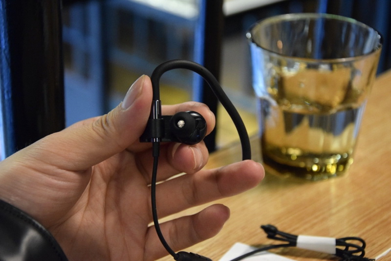 ขาย 1more EB100 หูฟังอินเอียร์แบบบลูทูธ รองรับ Bluetooth 4.0 Qualcomm aptX HD