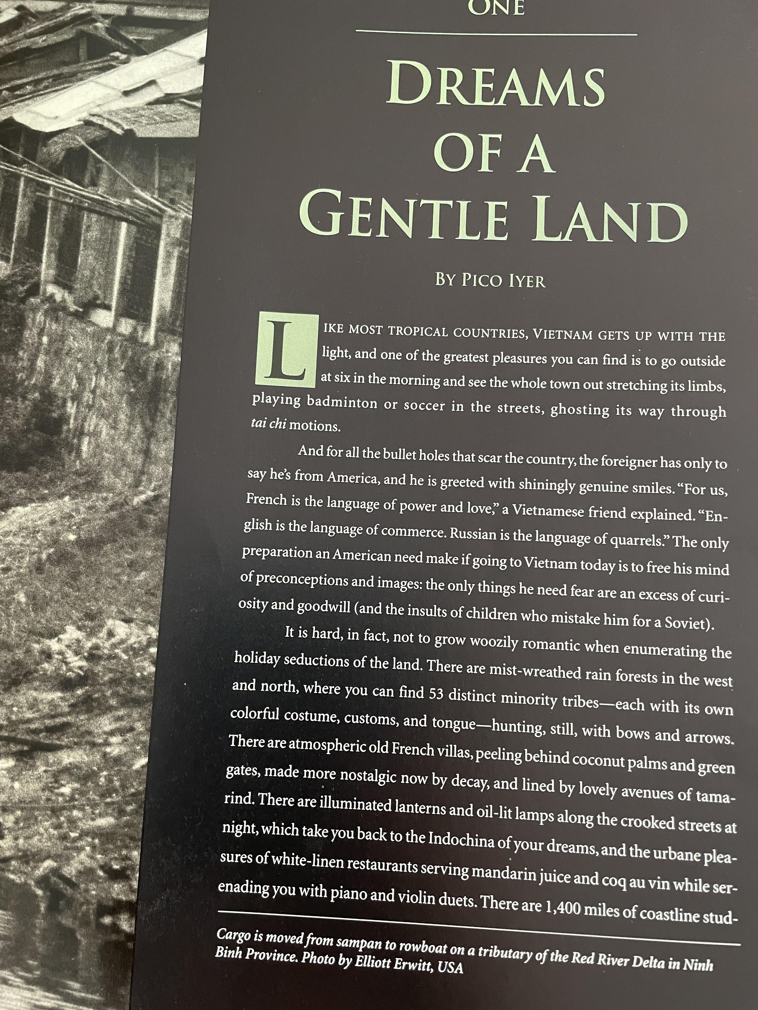 PASSAGE TO. VIETNAM. THROUGH THE. EYES OF SEVENTY PHOTOGRAPHERS. 0 กก.