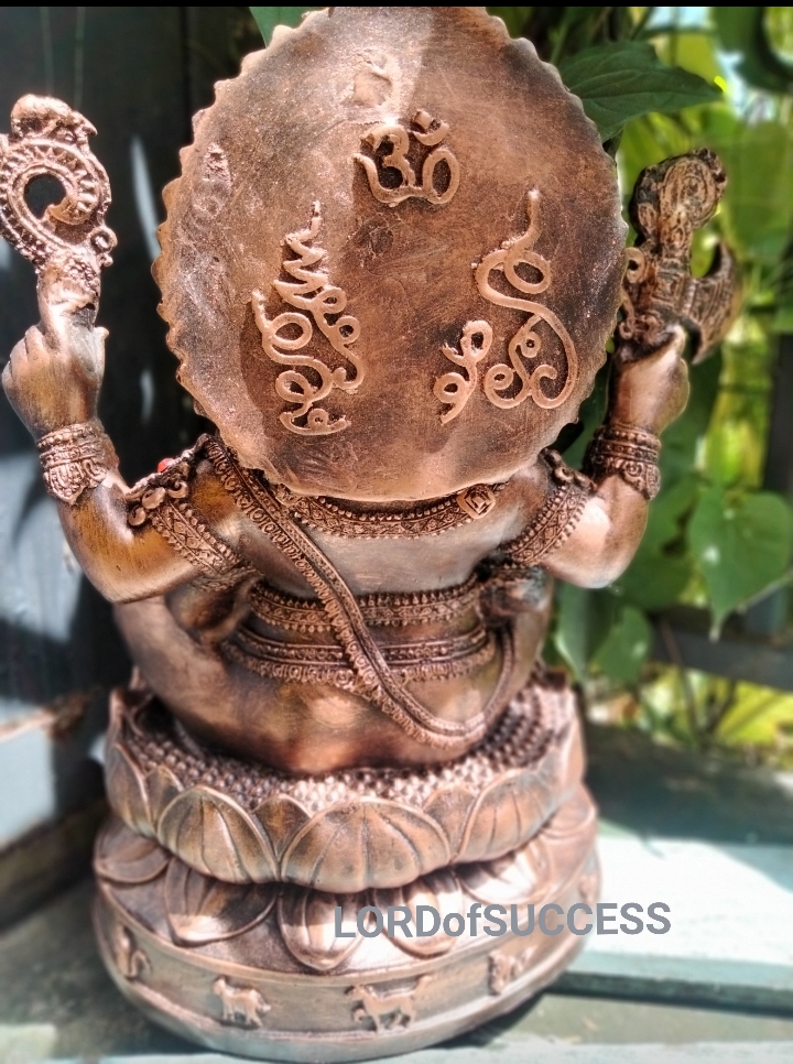 "ร่ำรวยดั่งอภิมหาเศรษฐีพร้อมบารมี พบกับความสำเร็จในสิ่งที่คาดหวัง" พระพิฆเนศ ปางพระทานพร อัครอภิมหาเศรษฐี องค์สีน้ำตาลดำ สูง 18 นิ้ว