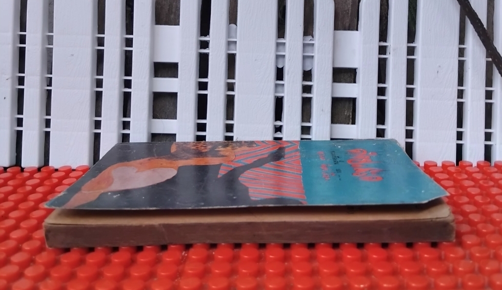 ด้วยเลือด รวมเรื่องสั้น 14 เรื่อง ของ ณรงค์ จันทร์เรือง หรือ ใบหนาด มีลายเซ็นของผู้เขียน สะสม