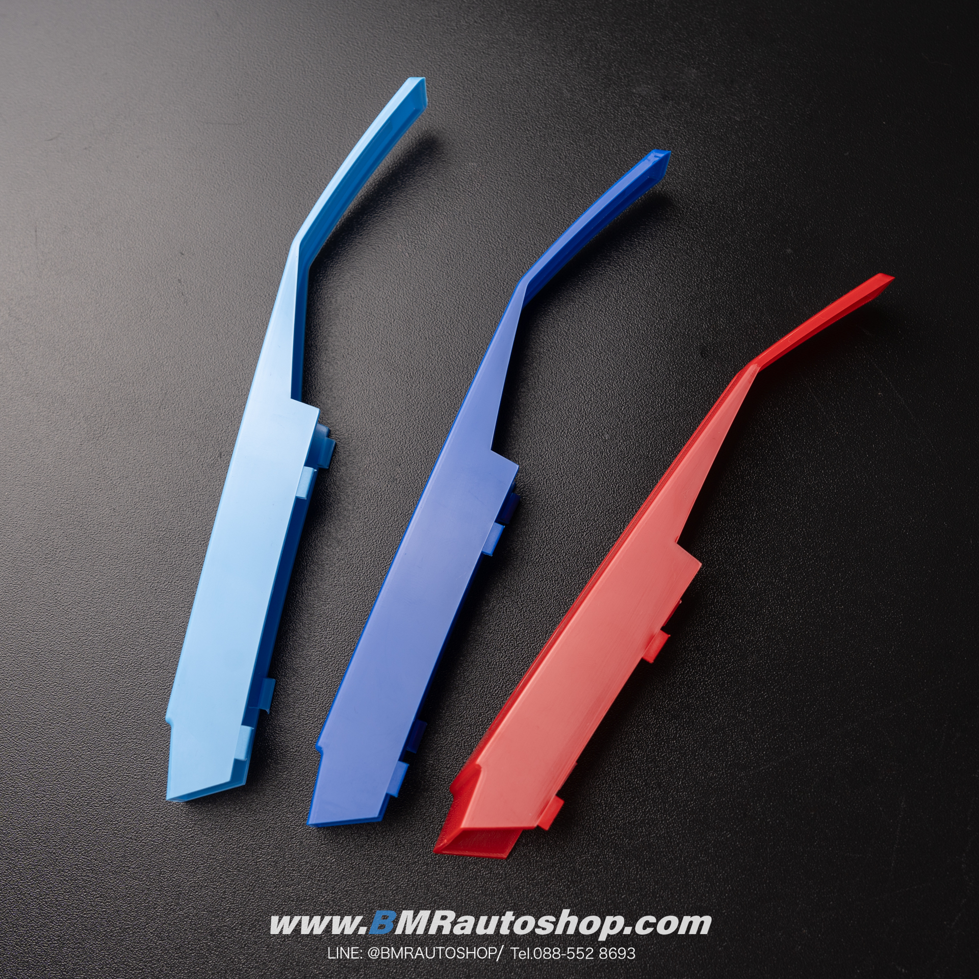 แถบสีพลาสติก M ติดกระจังหน้า BMW i5 / 5series G60