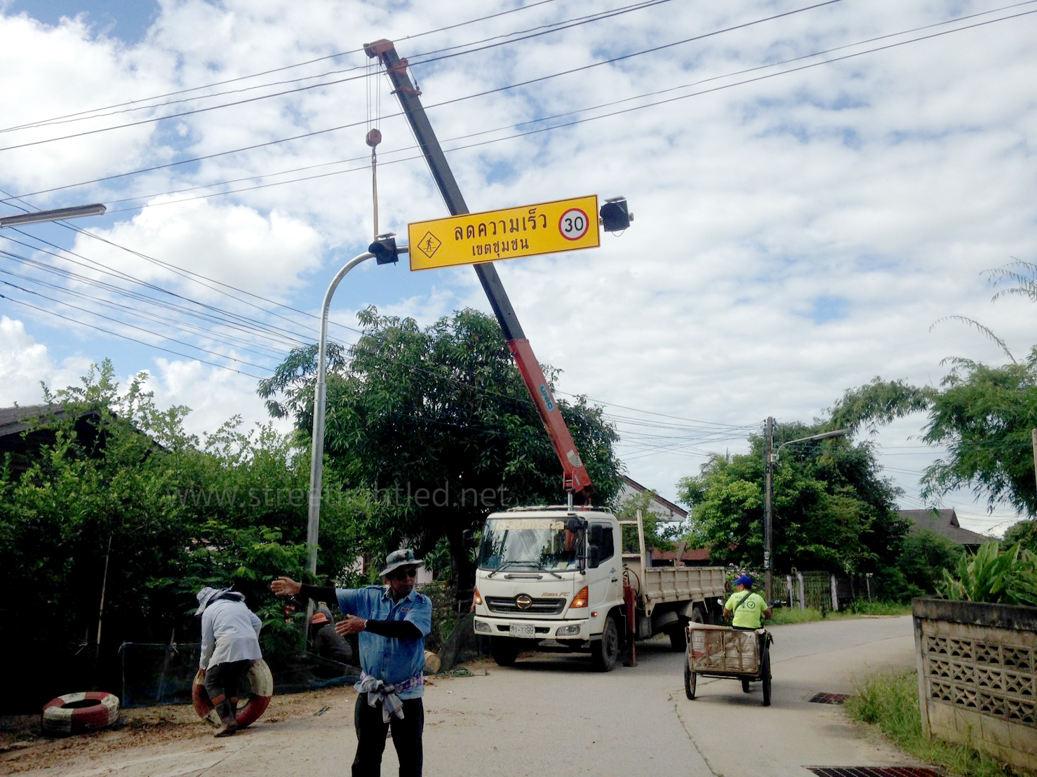 ผลงานติดตั้งเสาไฟถนน และ โคมไฟถนน เดือนก.ย.60 (แม่จัน จ.เชียงราย)