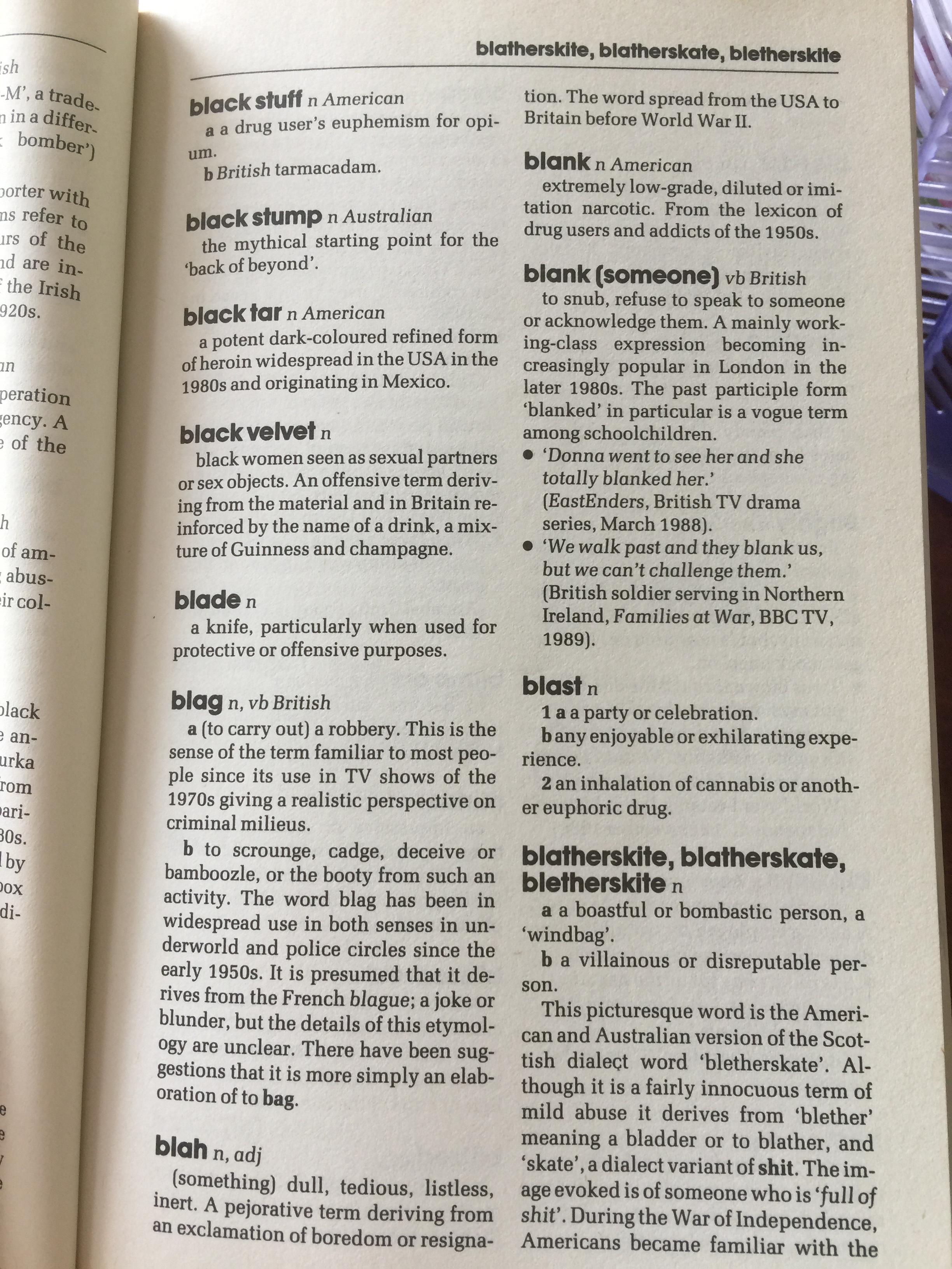 THE DICTIONARY OF CONTEMPORARY SLANG. more than 5,000 racy and raffish colloquial. ผู้เขียน Tony Thorne 800 กรัม