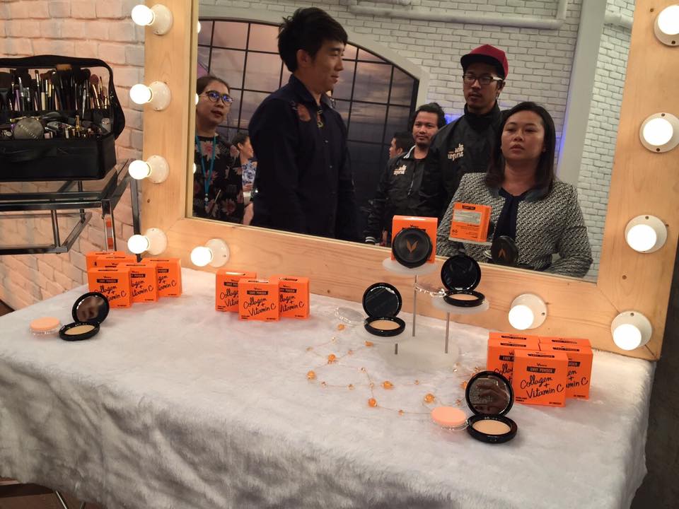 พี่ป้อม วินิจ ช่างแต่งหน้าระดับประเทศแนะนำการใช้แป้งเอนวี่ พี่ป้อม วินิจ ช่างแต่งหน้าระดับประเทศแนะนำการใช้แป้งเอนวี่