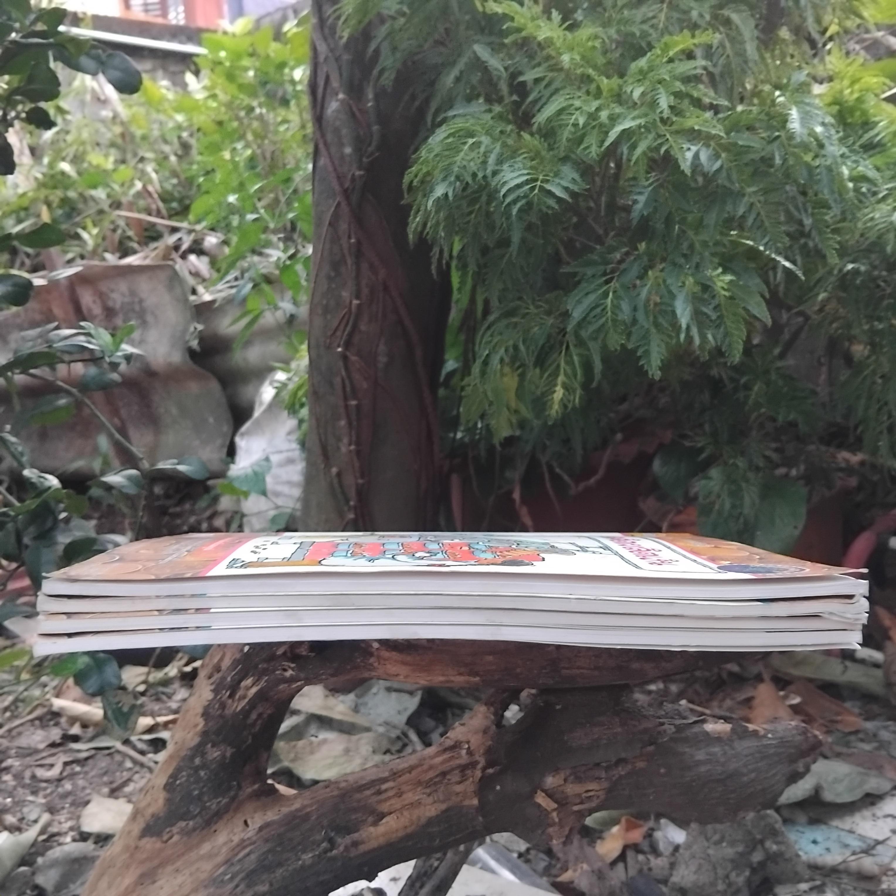 หนังสือเปิดโลกความรู้ ชุดเงินทองต้องรู้ 1 ชุด 4 เล่ม มีตอนฉลาดคิดพิชิตเงิน ฉลาดเริ่มเพิ่มเงิน ฉลาดล้ำทำอาชีพและฉลาดคิดผลิตเงิน