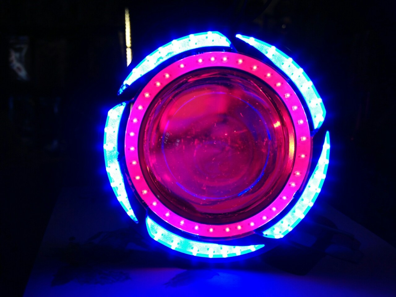 ไฟโปรเจคเตอร์มอเตอร์ไซค์ LED 2 ชั้น V.11 สามารถใช้ได้กับมอเตอร์ไซค์,บิ๊กไบค์,รถยนต์ ทุกรุ่น