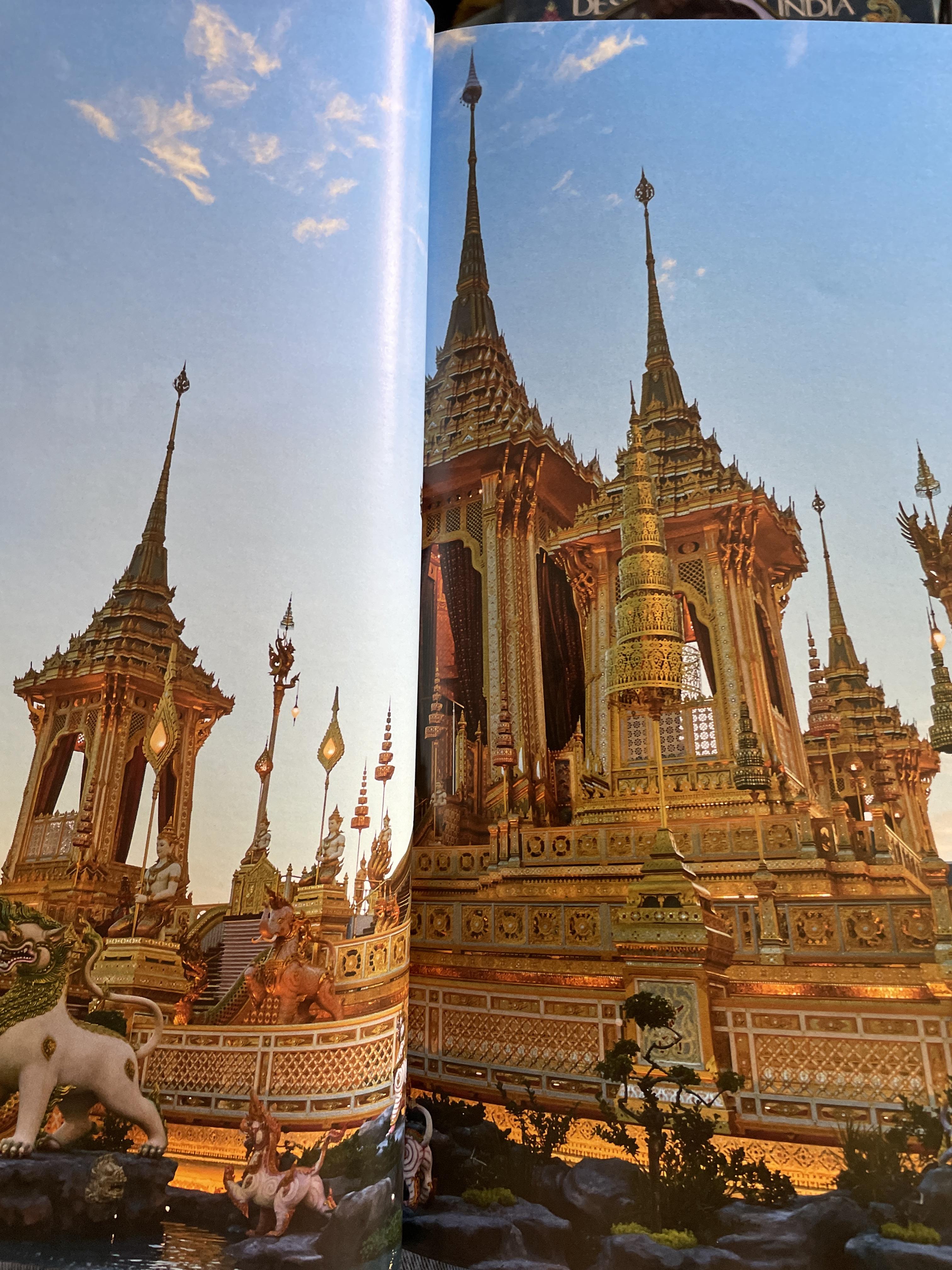 นบพระภูมิบาล สมุดประชุมภาพงานออกพระเมรุมาศ รัชกาลที่ 9 เดือนตุลาคม พุทธศักราช 2560 ศิลปวัฒนธรรม 3,500 กรัม