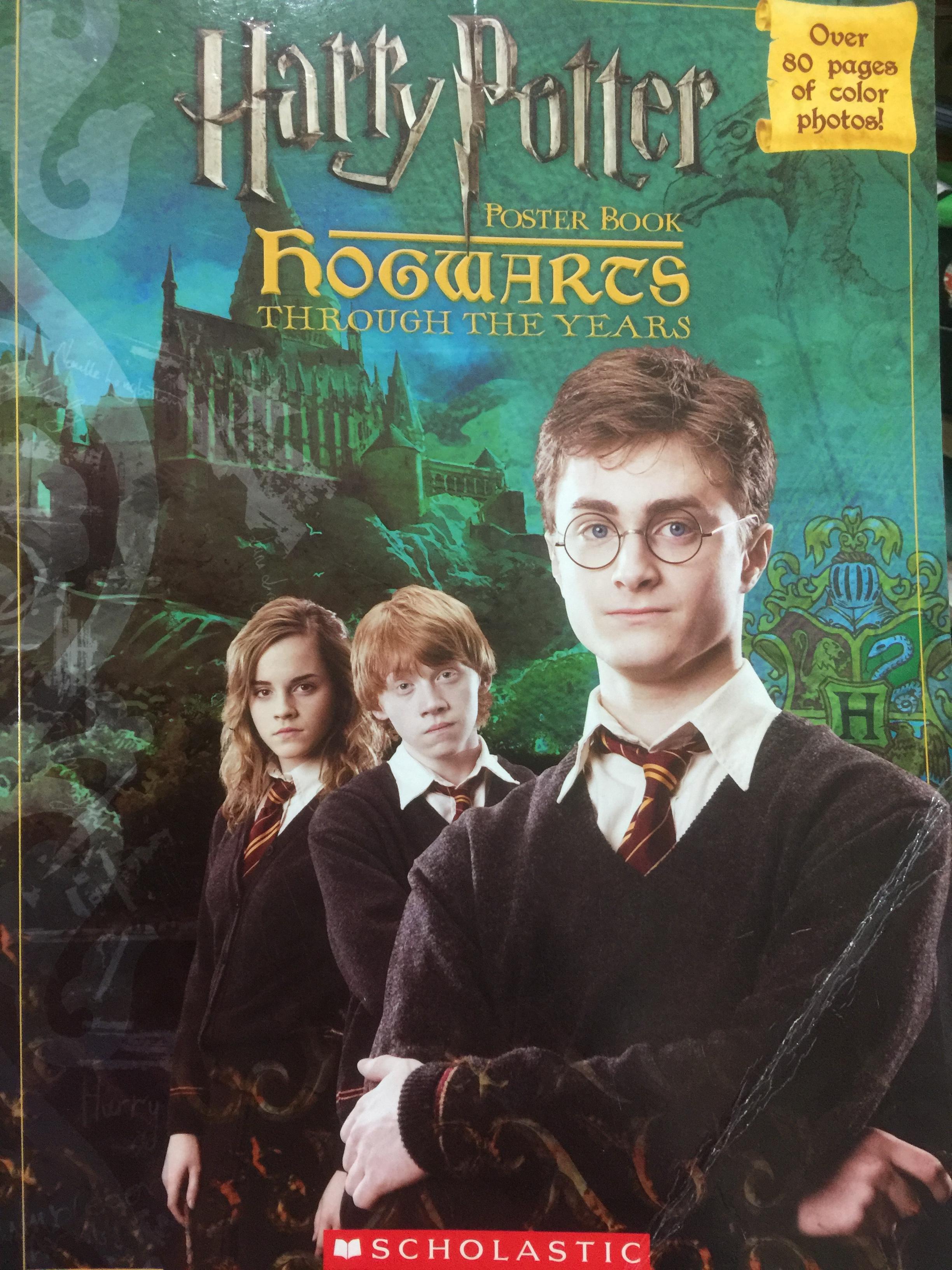 HARRY POTTER Poster Book. HOGWARCS. Through the years. 0 กก.