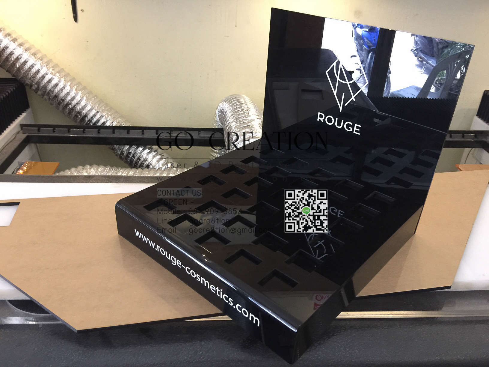 ชั้นโชว์เครื่องสำอาง อะคริลิค