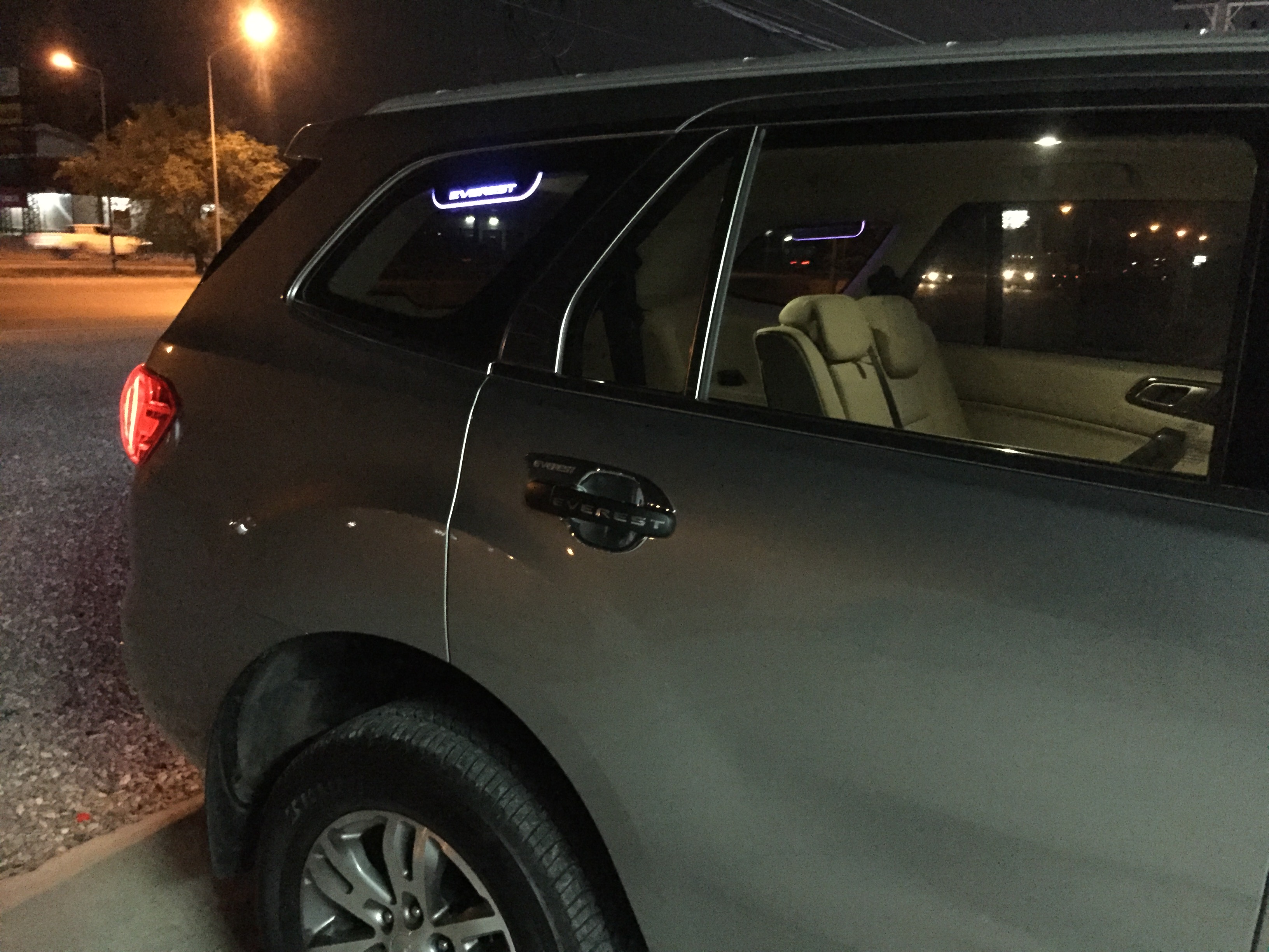 LED Rear Windows Upper ไฟขอบหน้าต่าง Everest